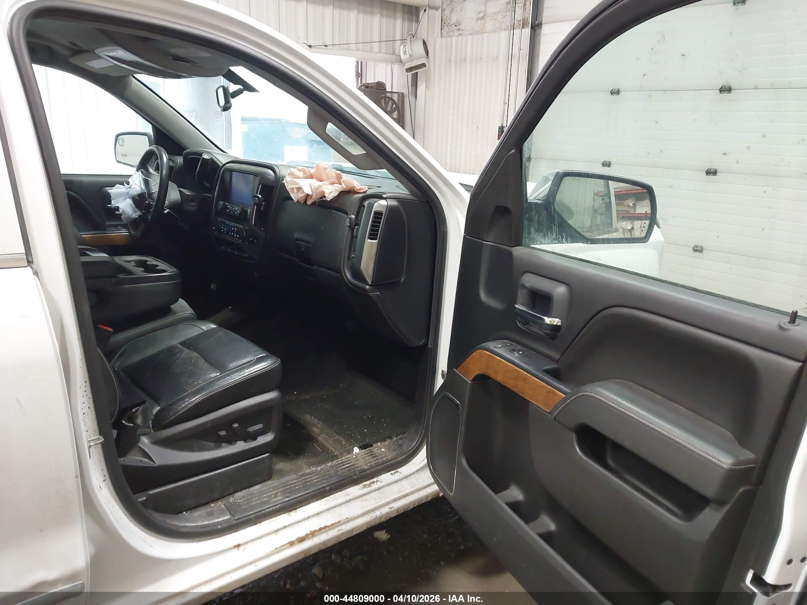 CHEVROLET SILVERADO image 5