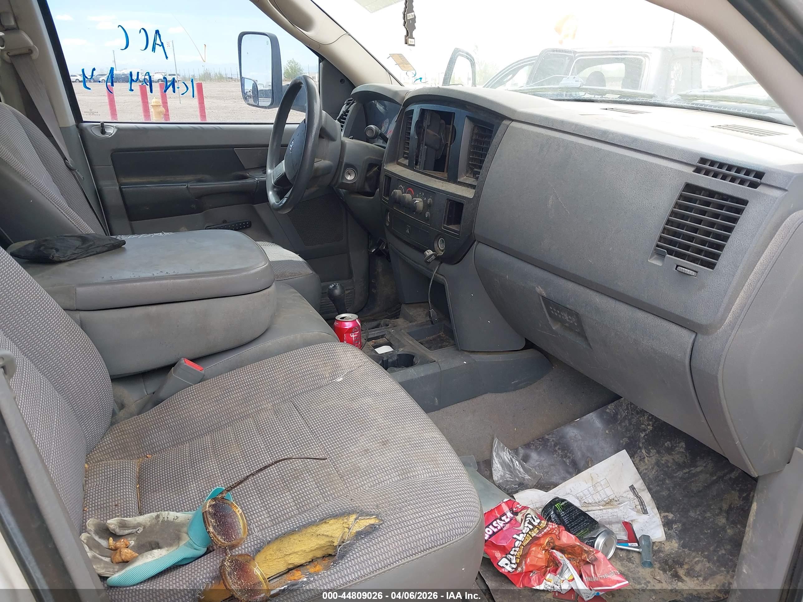 DODGE RAM image 7