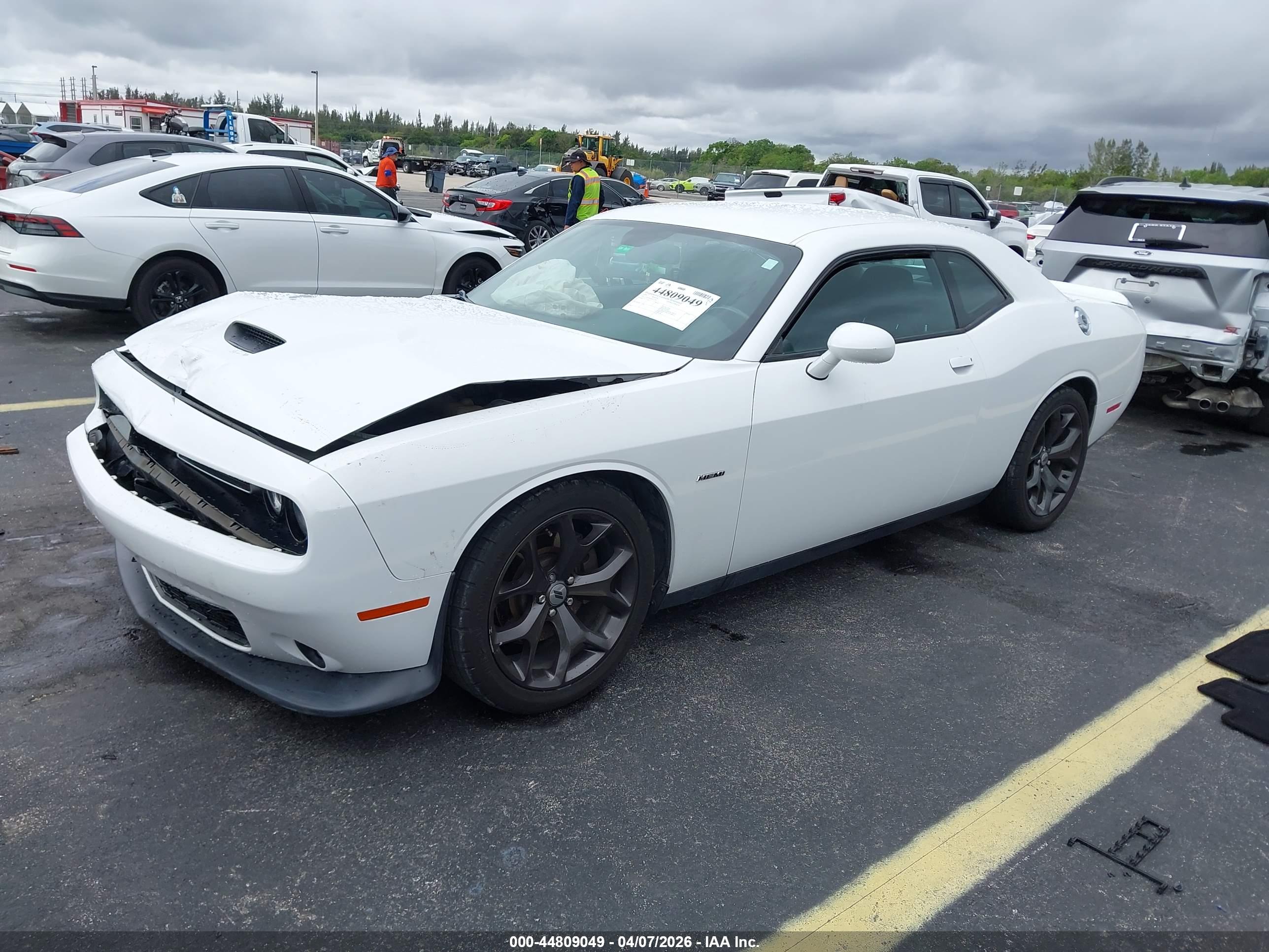 DODGE CHALLENGER image 2