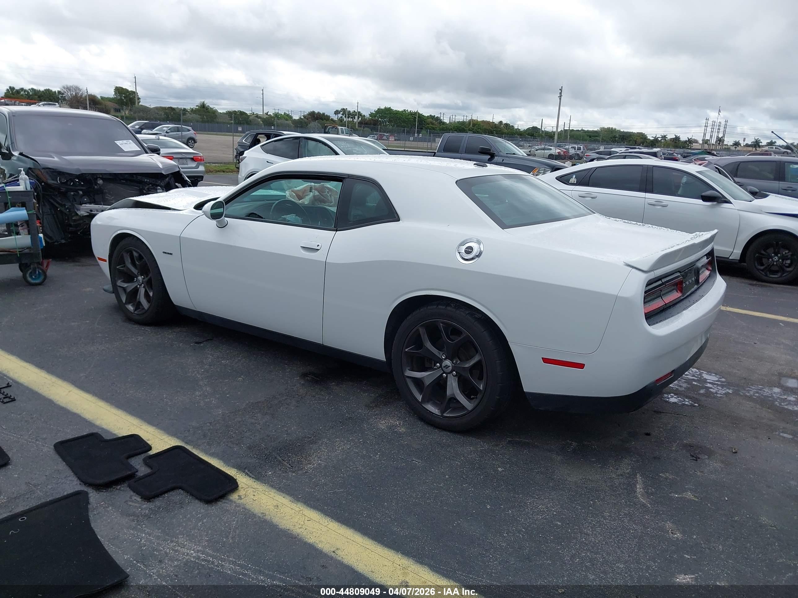 DODGE CHALLENGER image 3