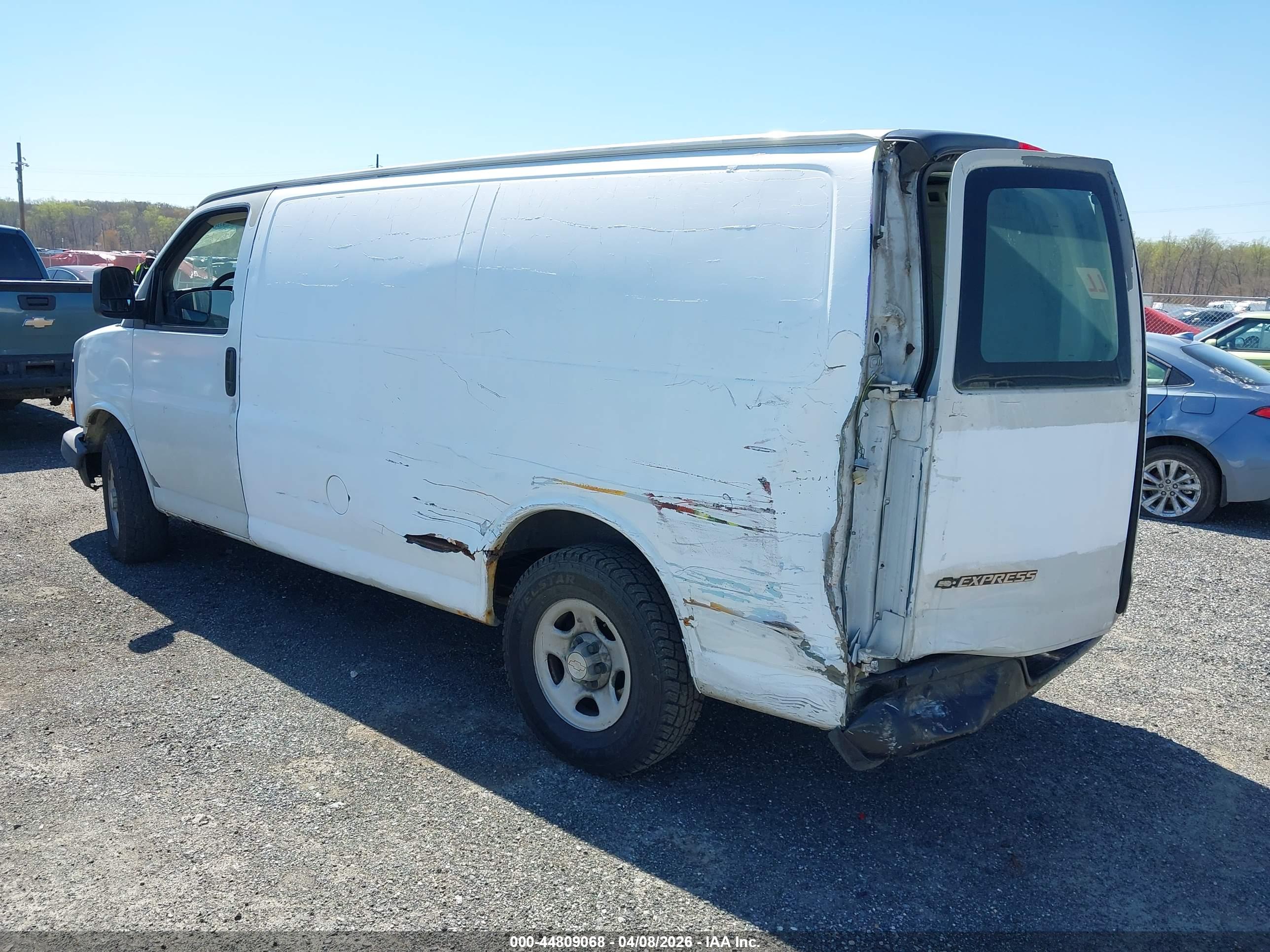 CHEVROLET EXPRESS image 3