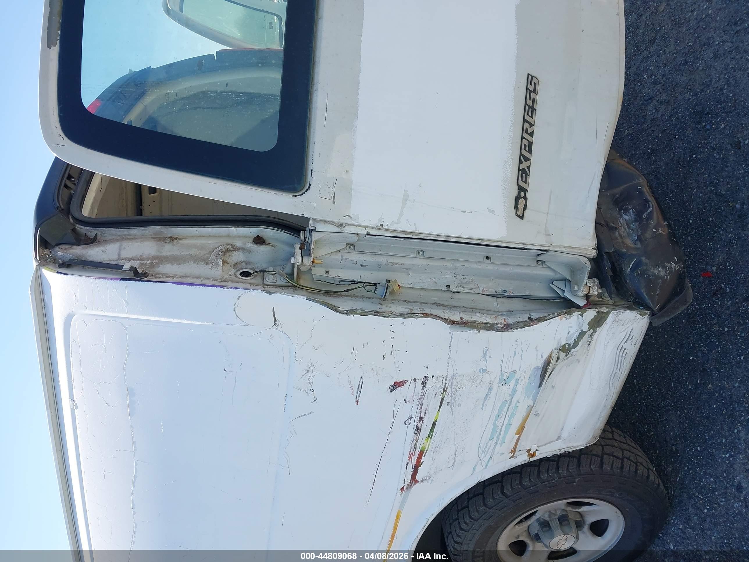 CHEVROLET EXPRESS image 6