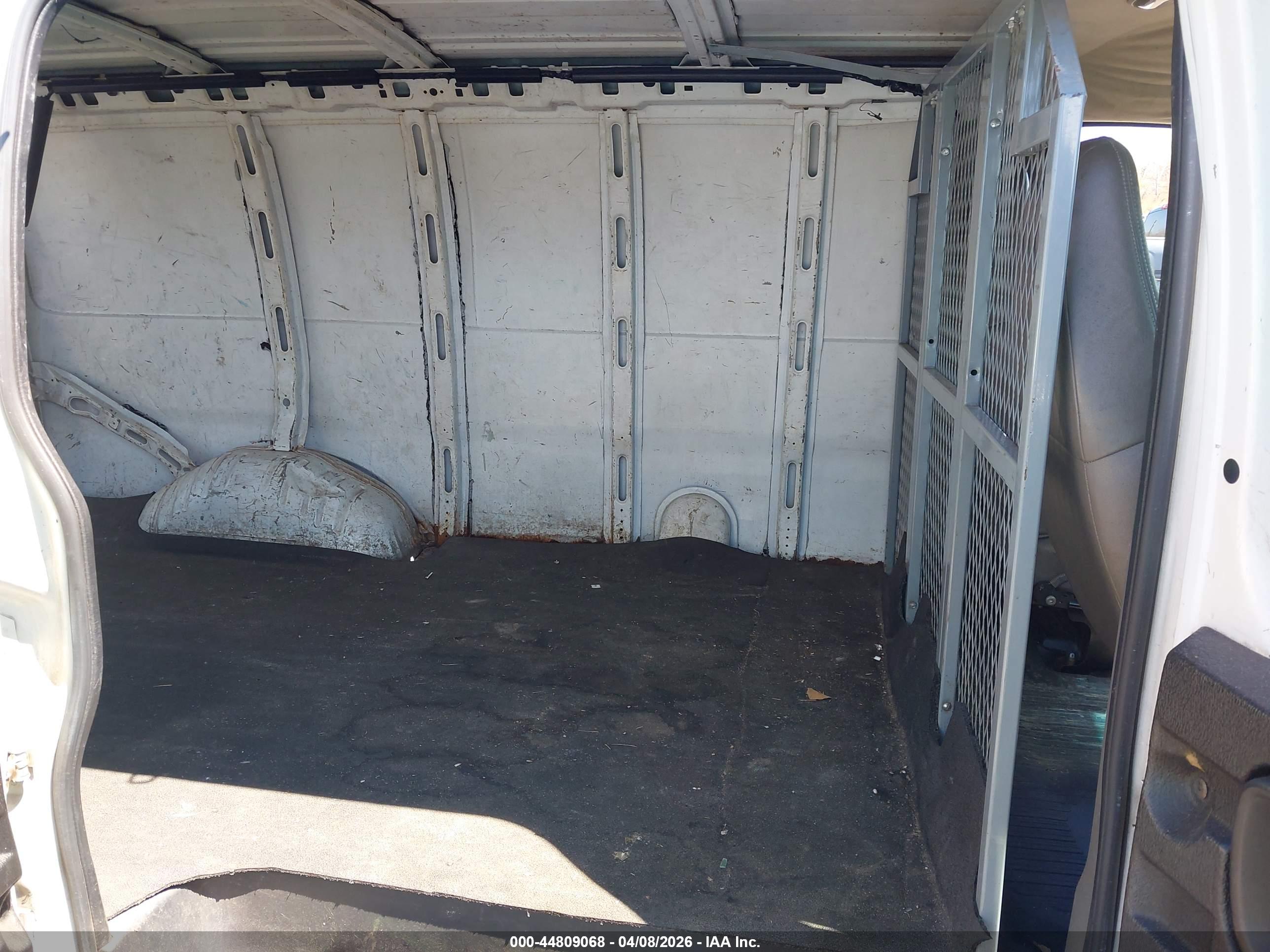CHEVROLET EXPRESS image 8