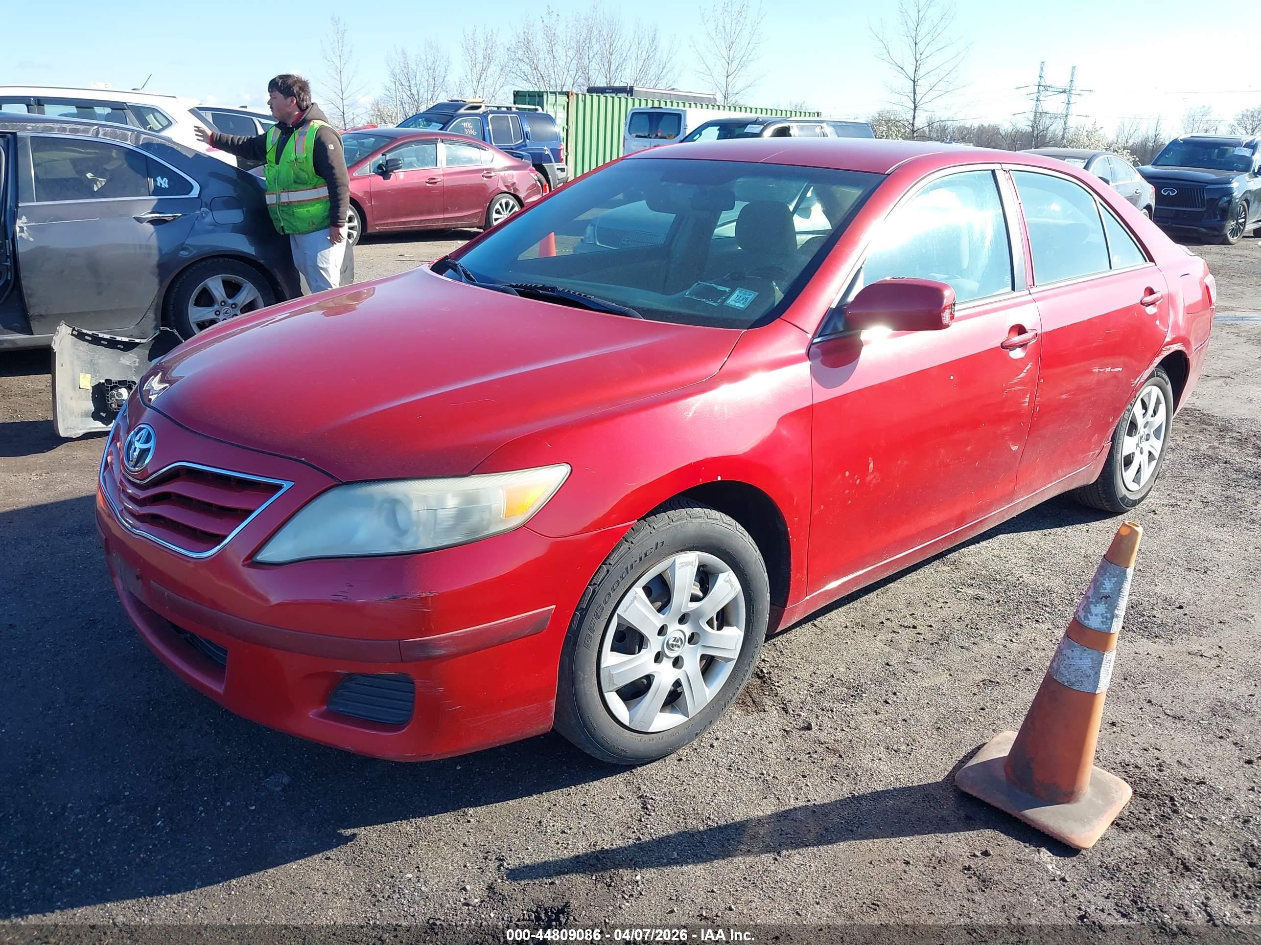 TOYOTA CAMRY image 2