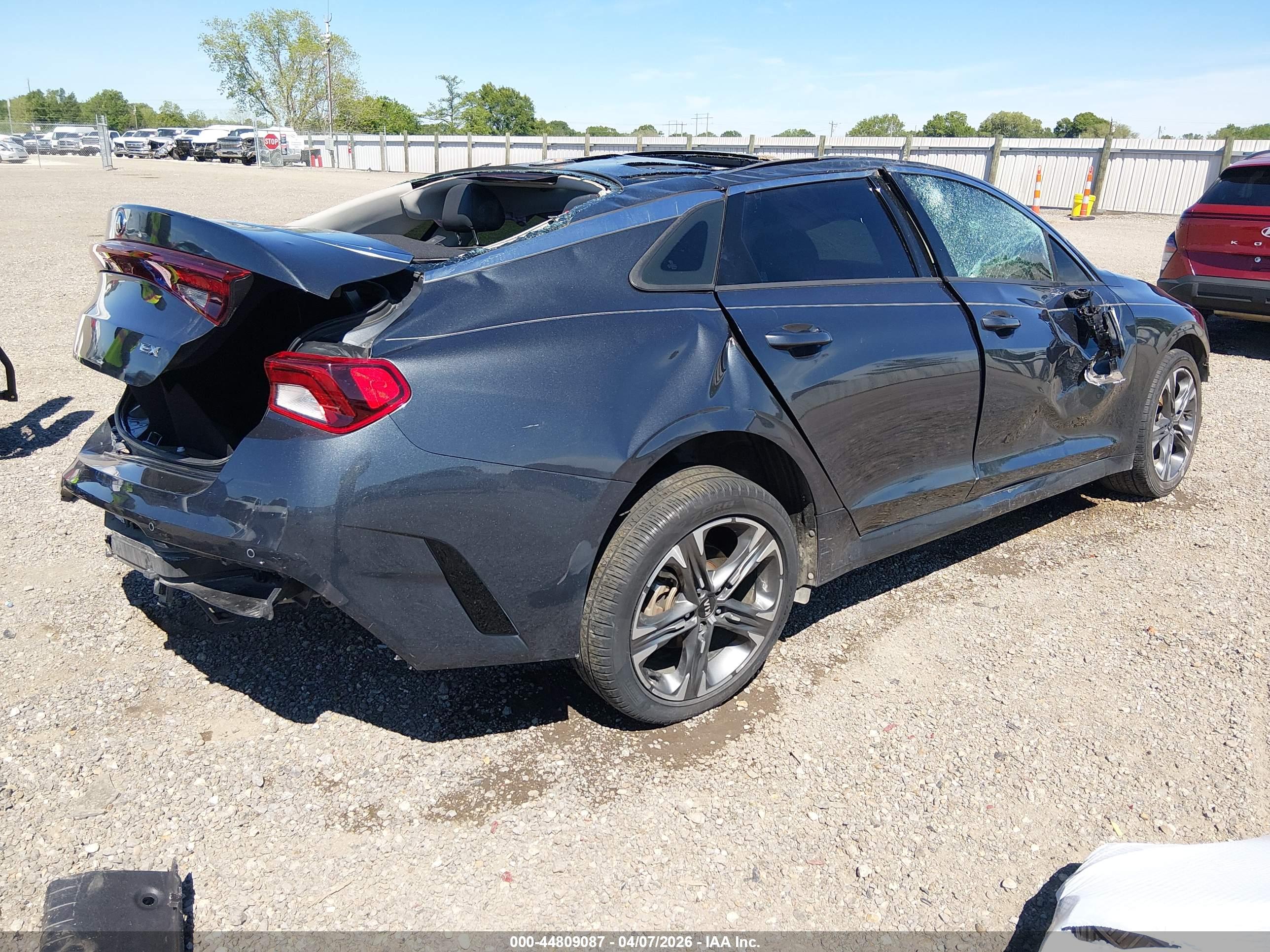 KIA K5 image 4