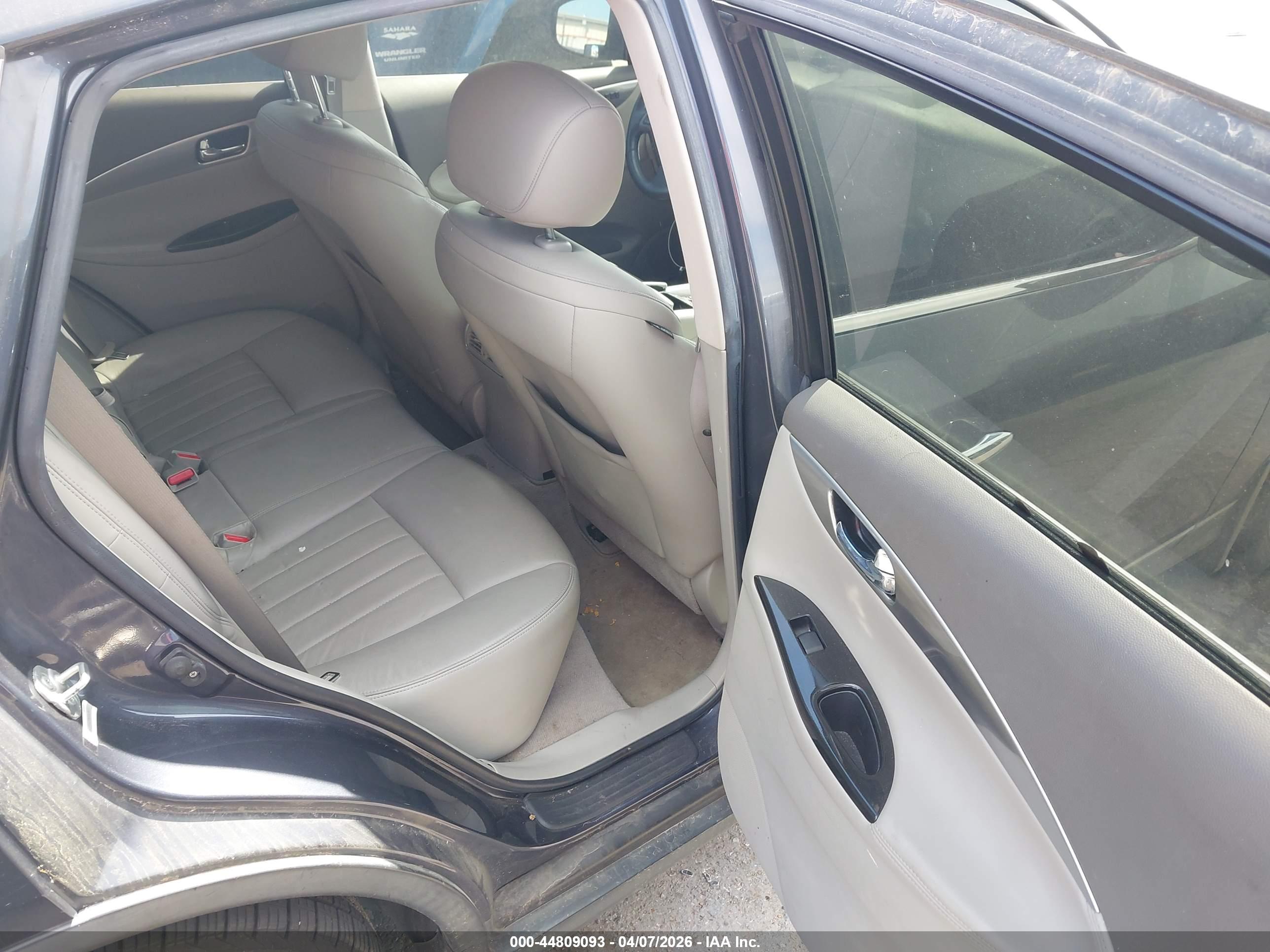 INFINITI EX35 image 8