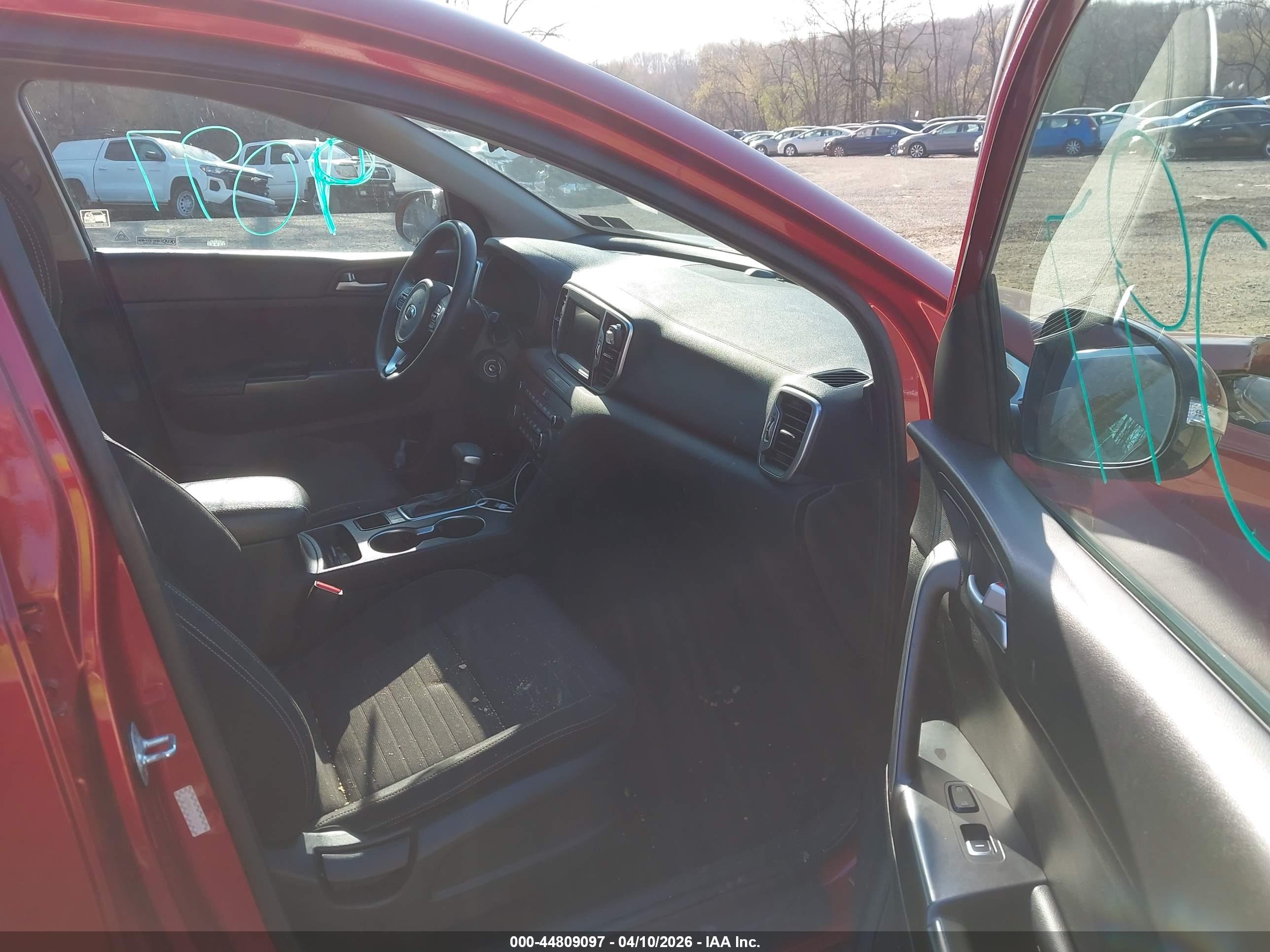 KIA SPORTAGE image 5