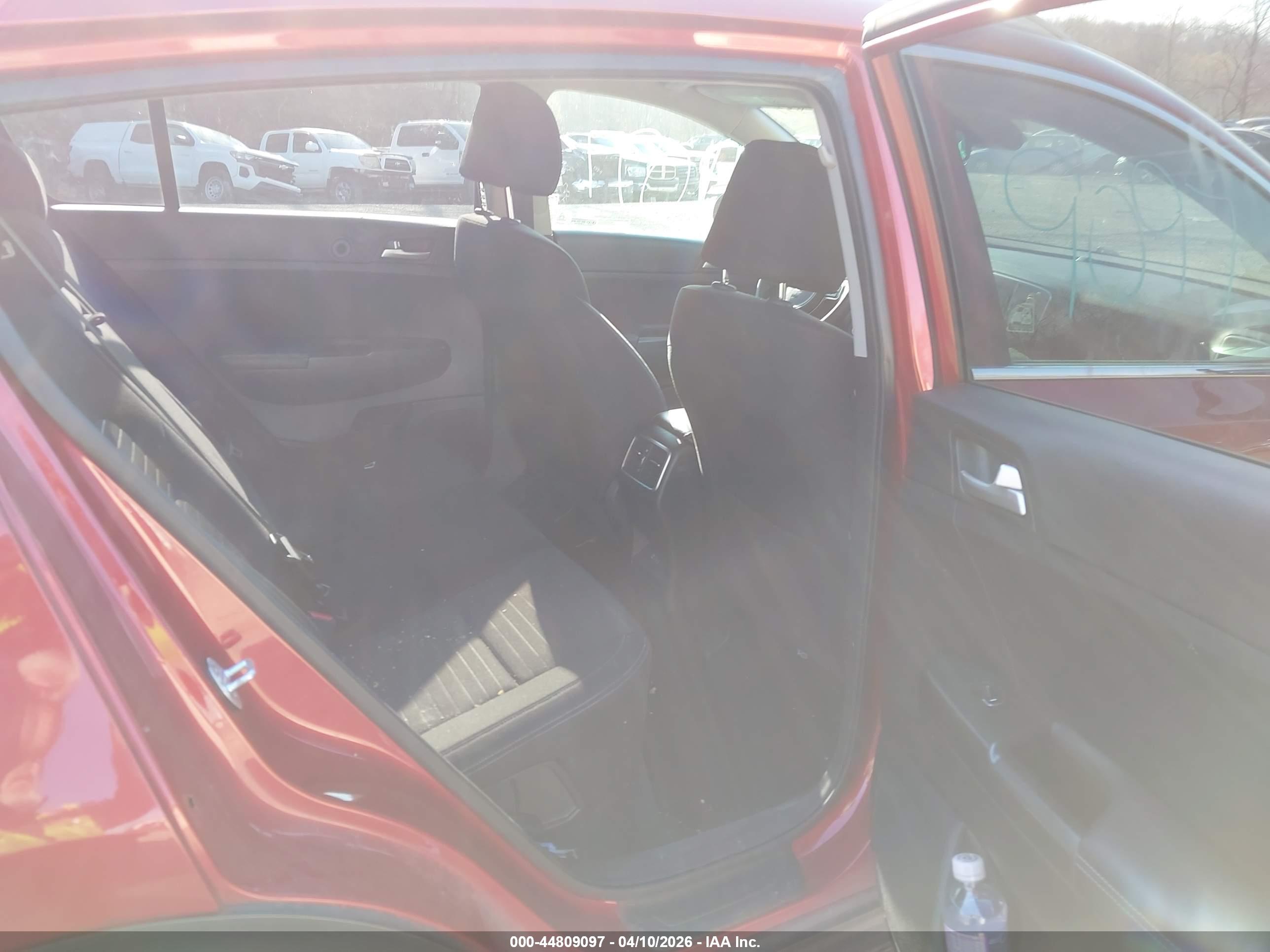 KIA SPORTAGE image 8
