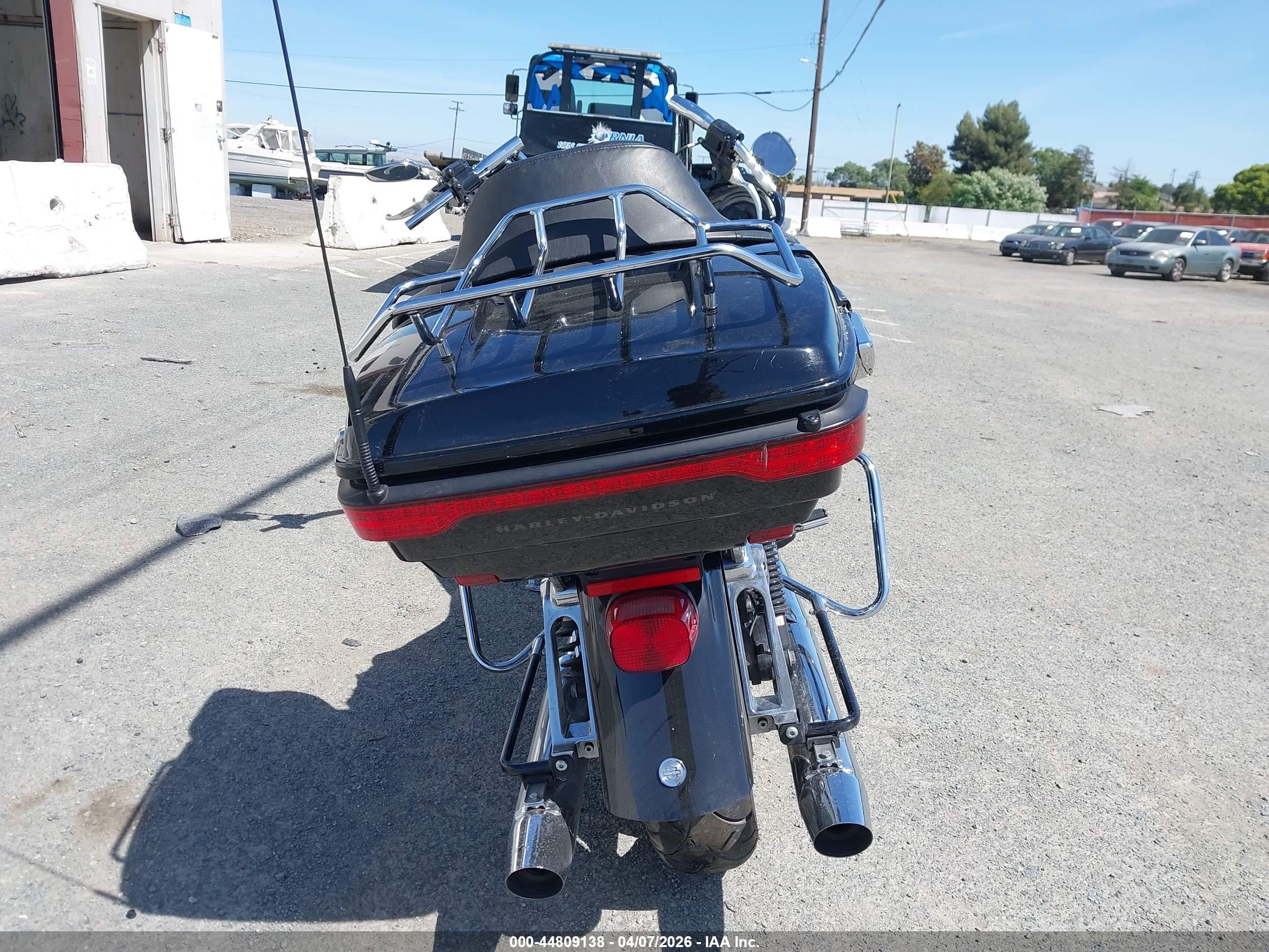 HARLEY-DAVIDSON FLTRK image 6