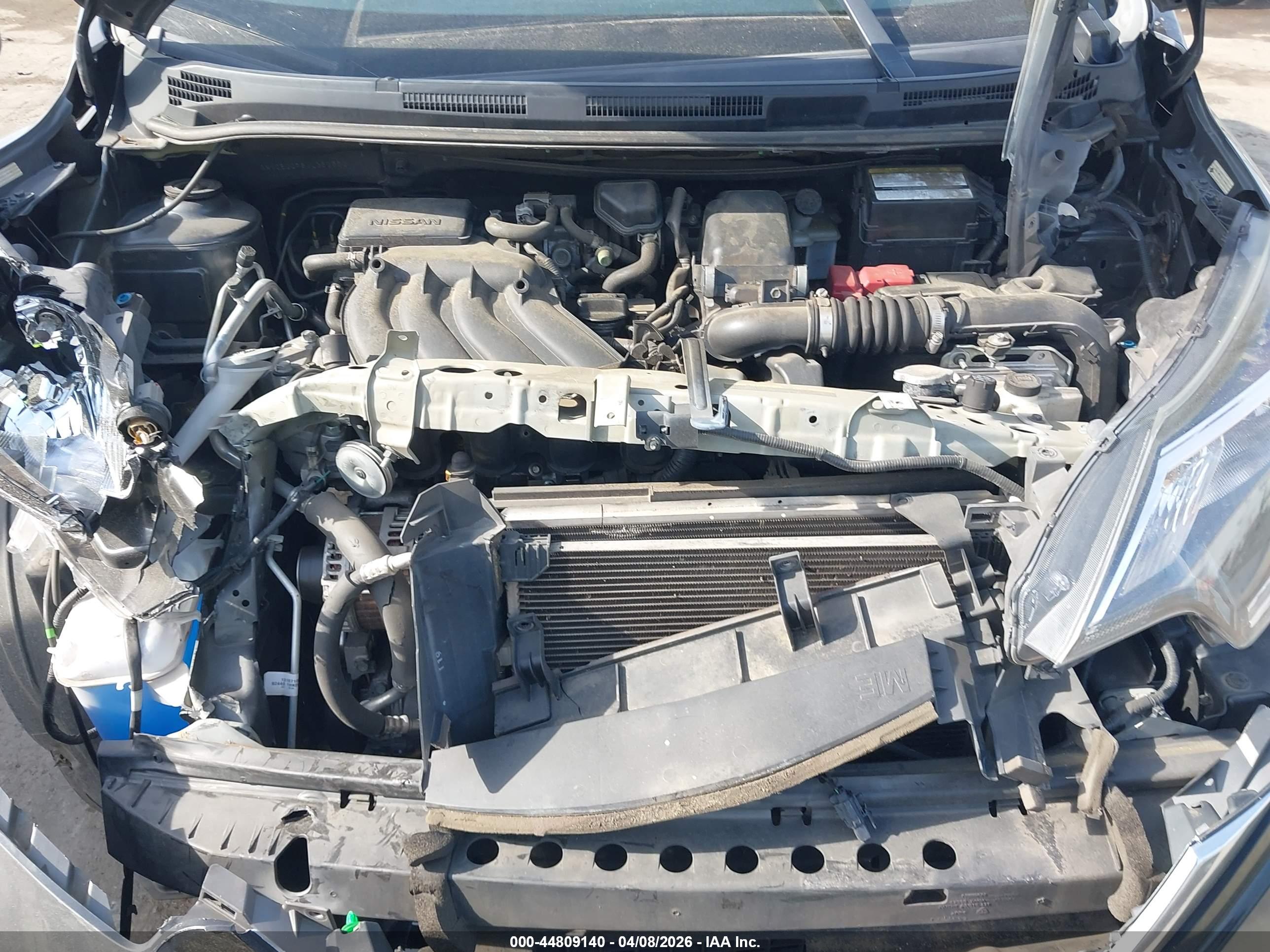 NISSAN VERSA image 10