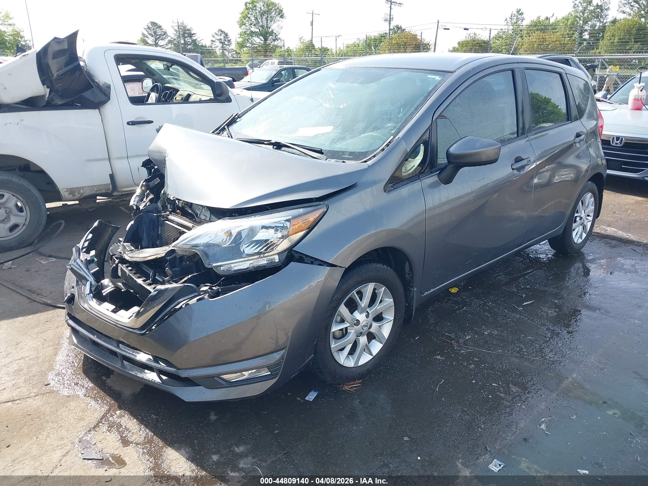 NISSAN VERSA image 2