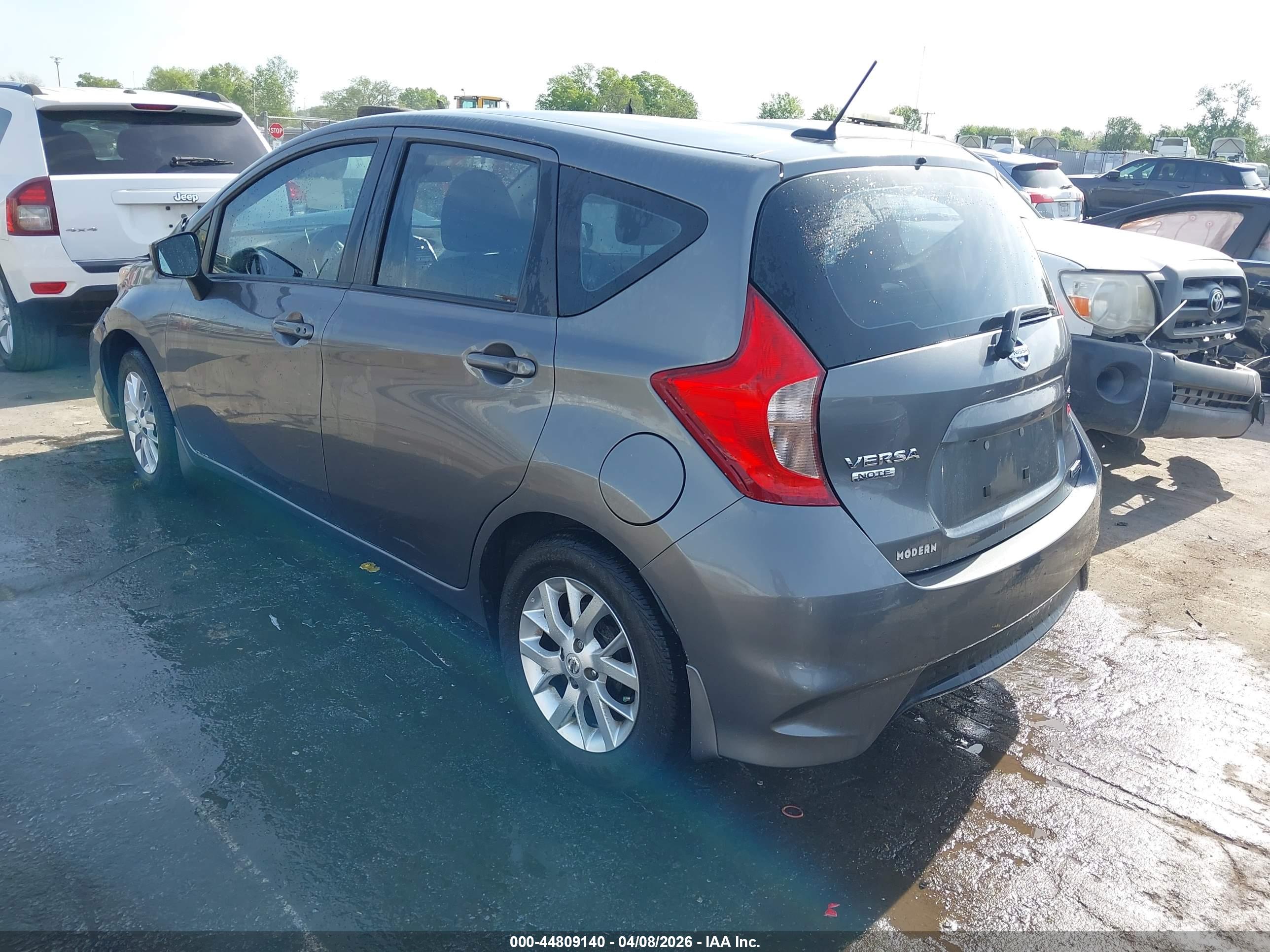 NISSAN VERSA image 3