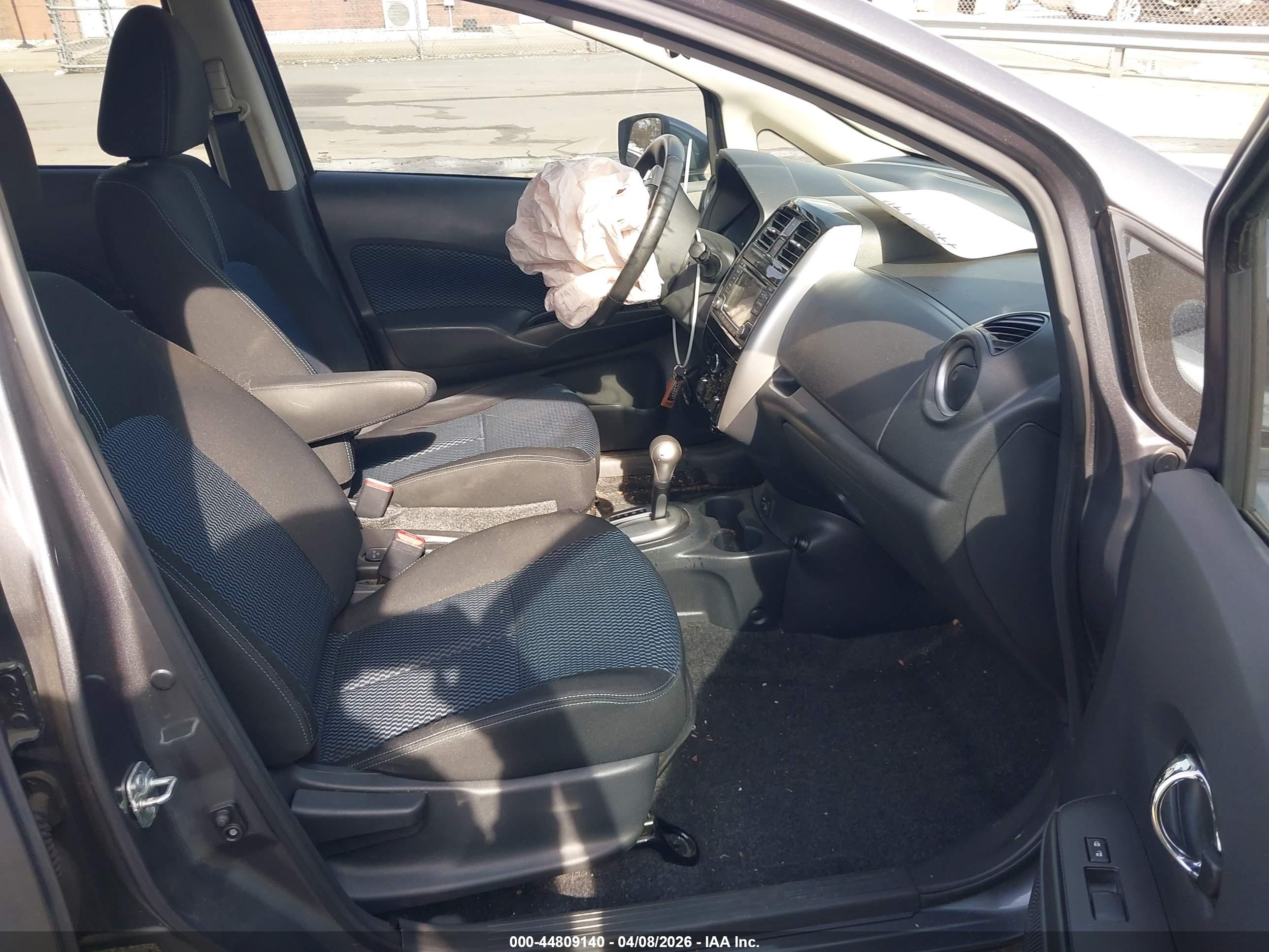 NISSAN VERSA image 5