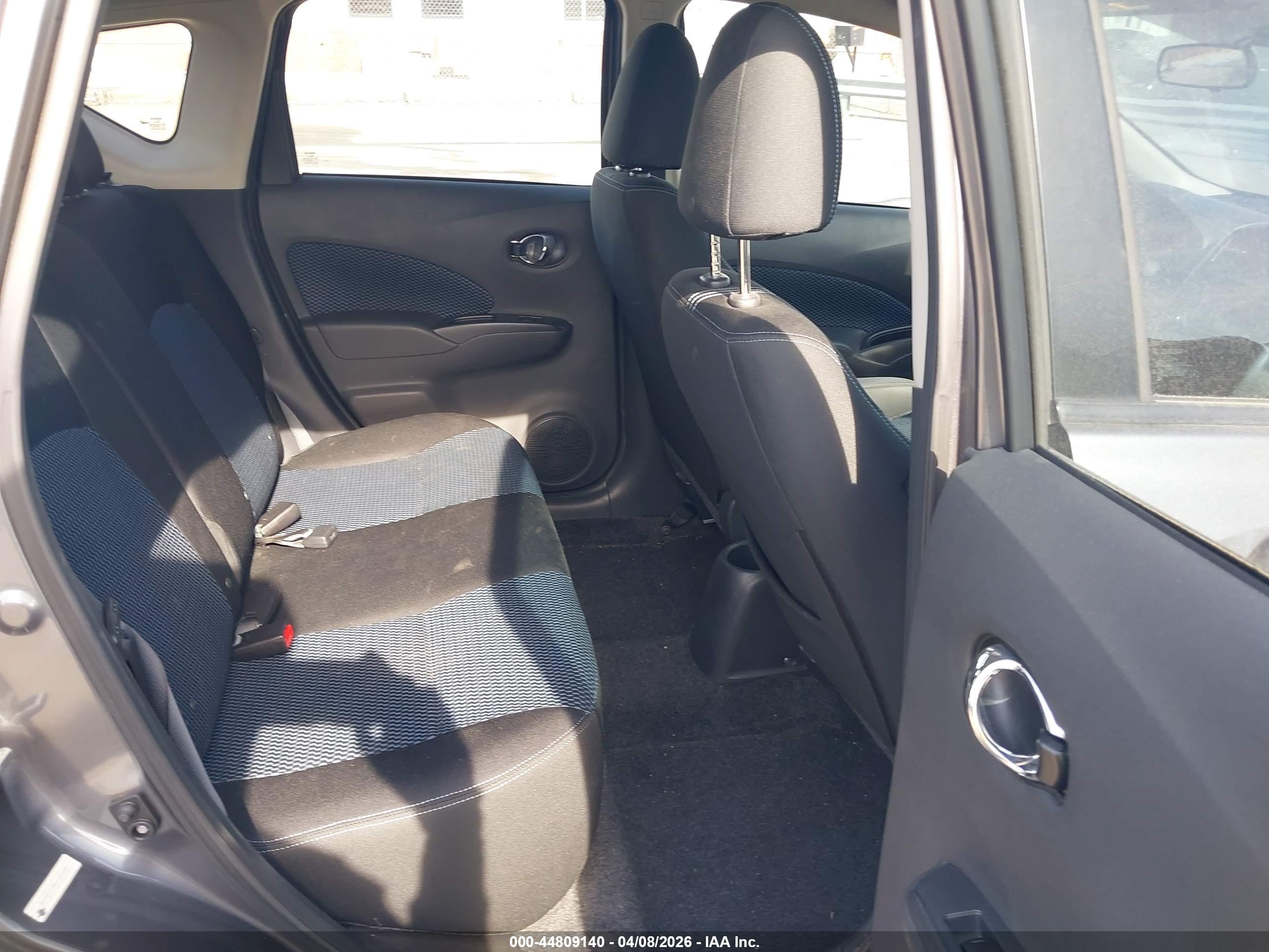 NISSAN VERSA image 8