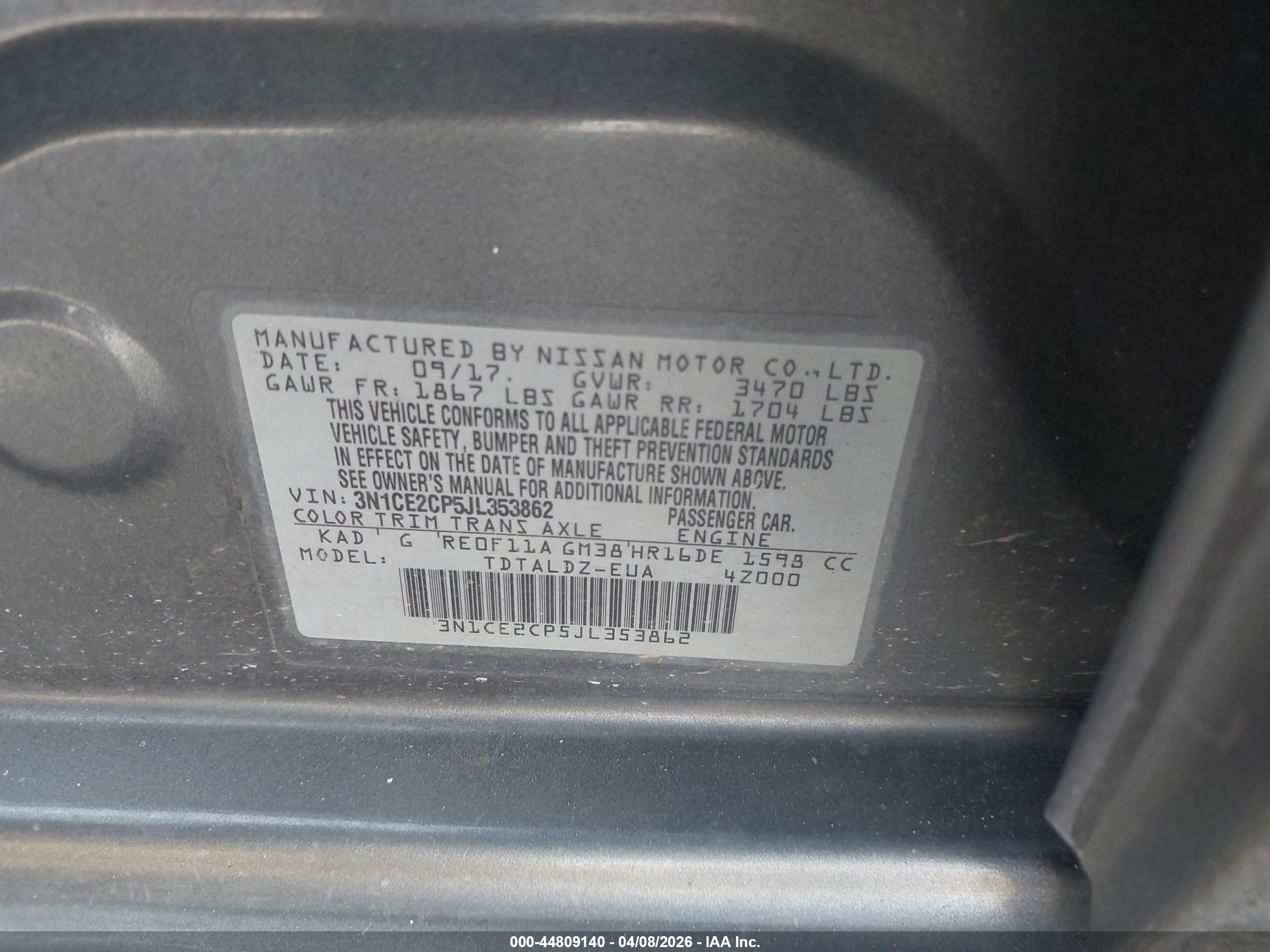 NISSAN VERSA image 9
