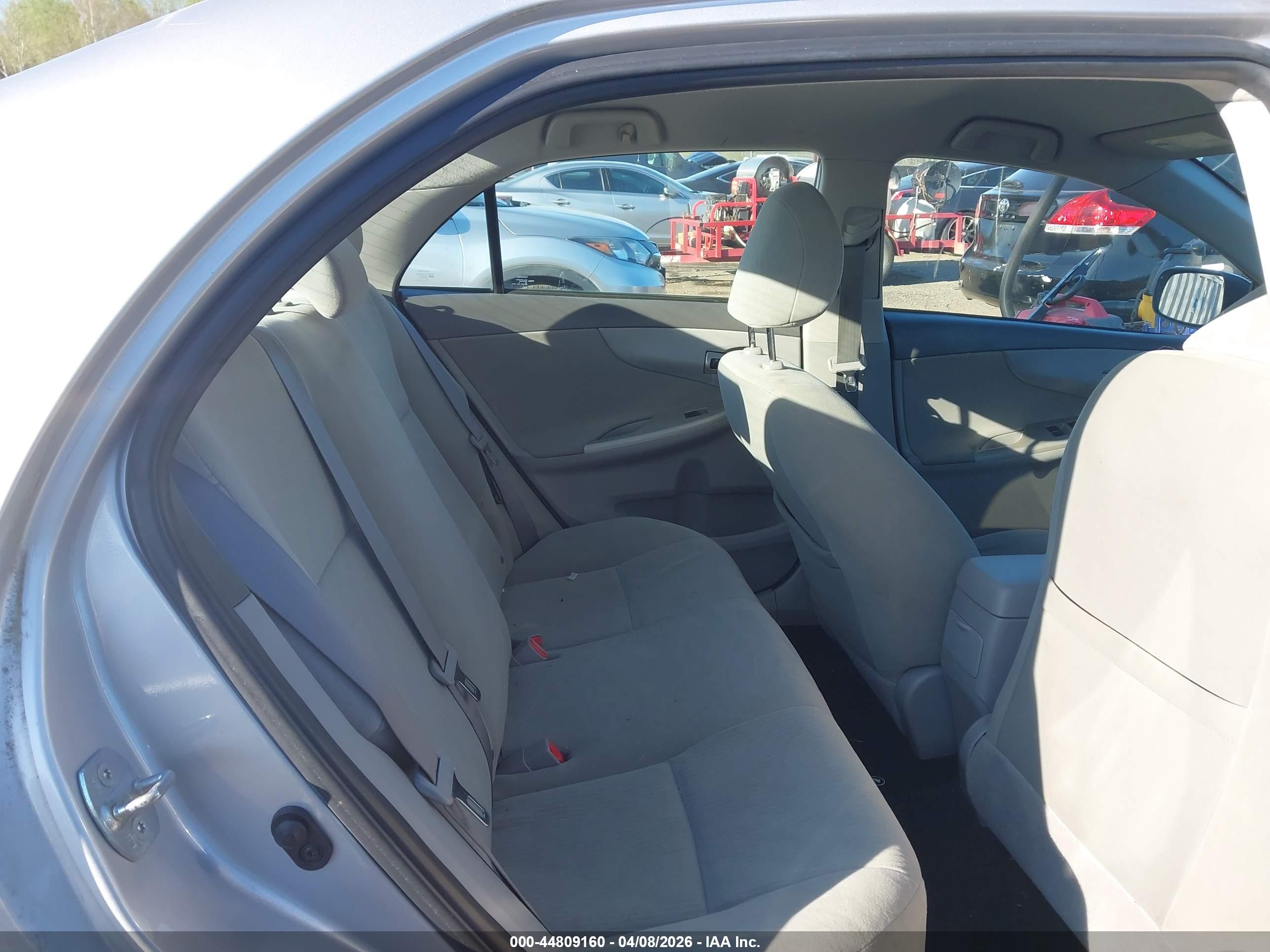 TOYOTA COROLLA image 8