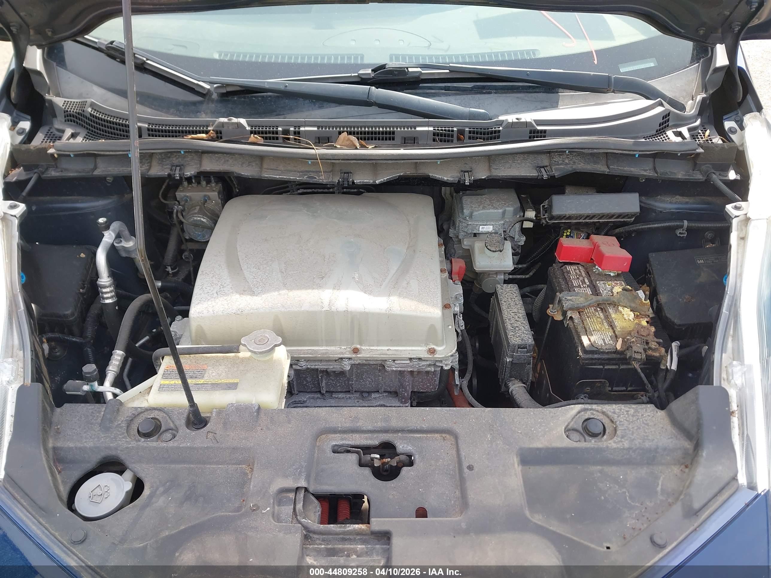 NISSAN LEAF image 10