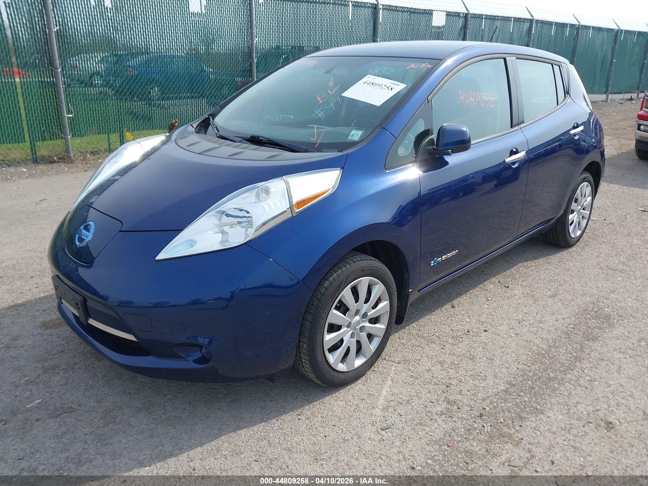 NISSAN LEAF image 2