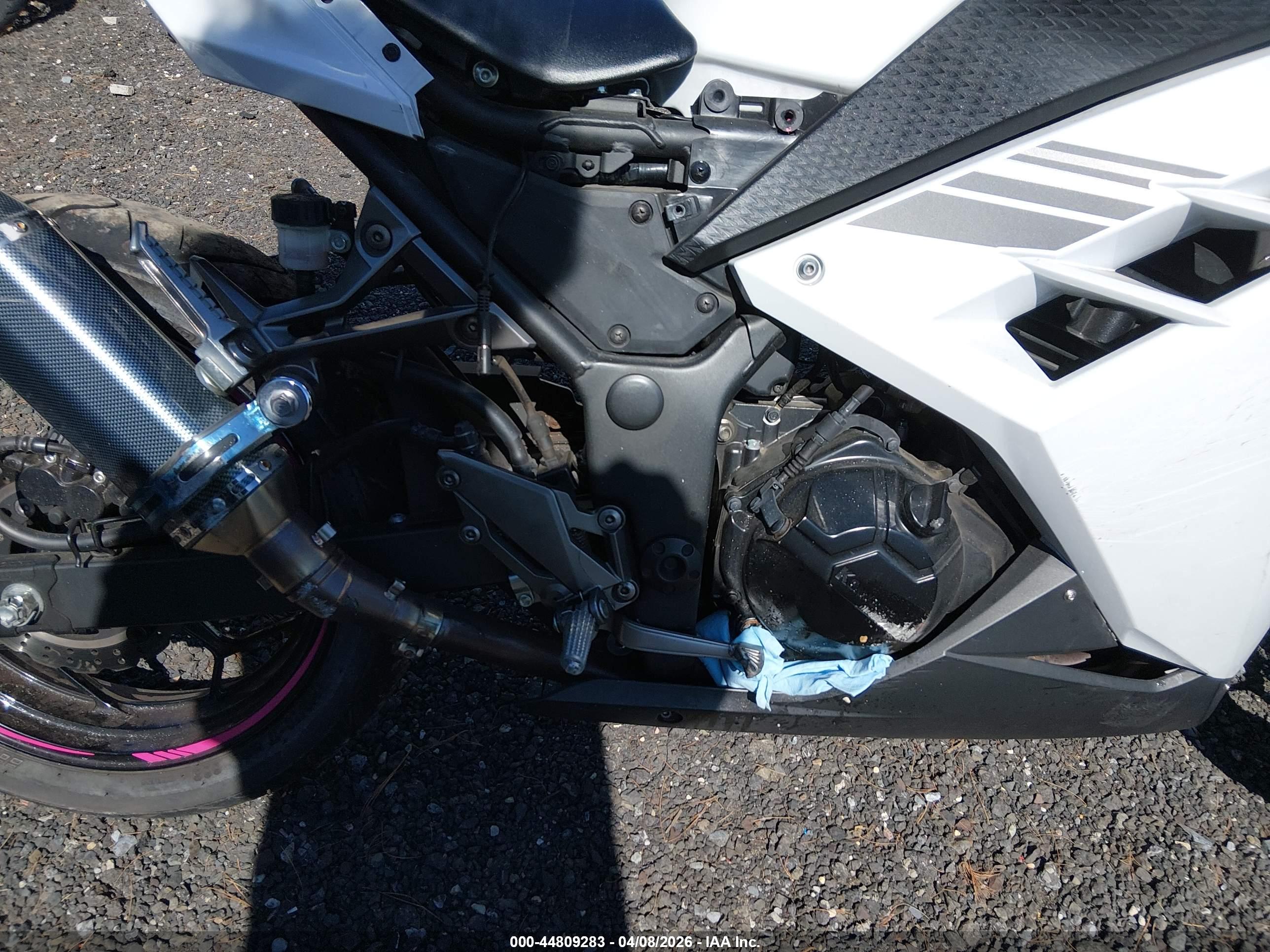 KAWASAKI EX300 image 8