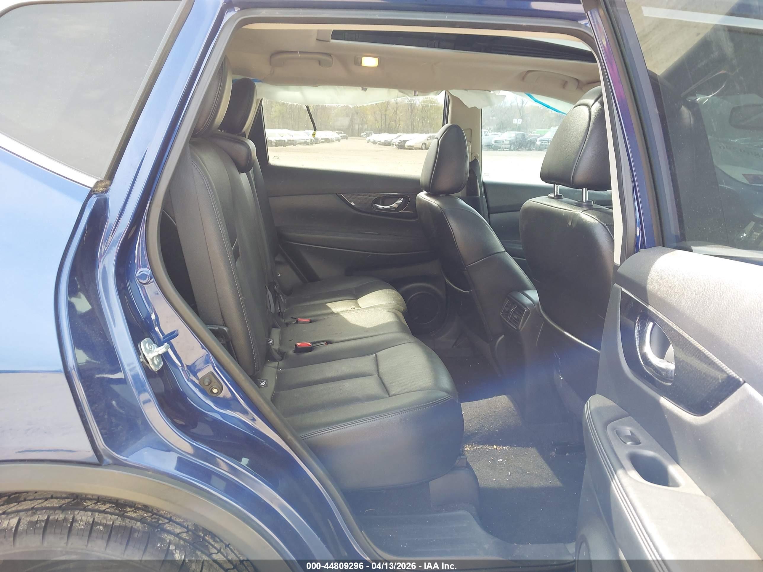 NISSAN ROGUE image 8