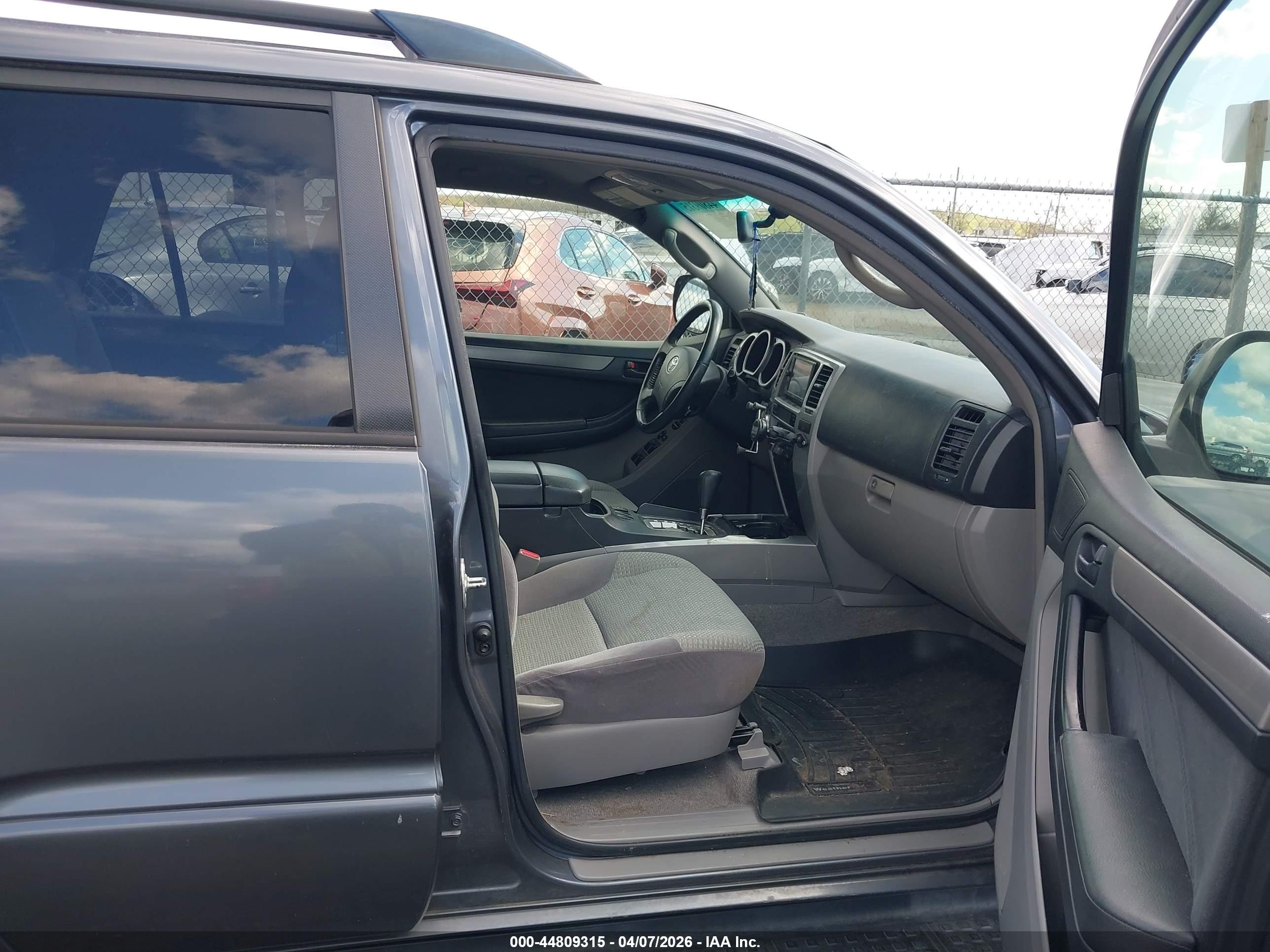 TOYOTA 4RUNNER image 5
