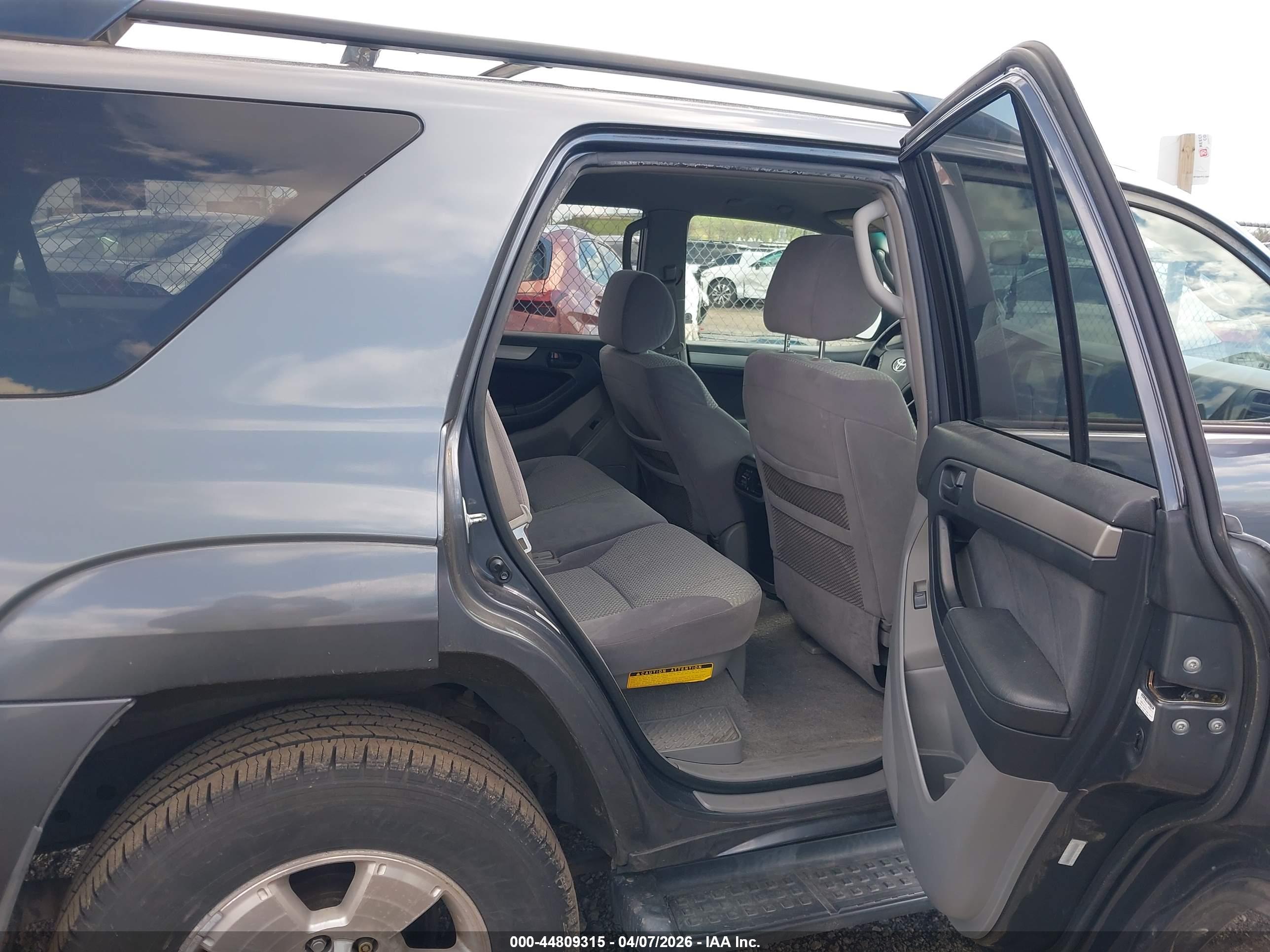 TOYOTA 4RUNNER image 8