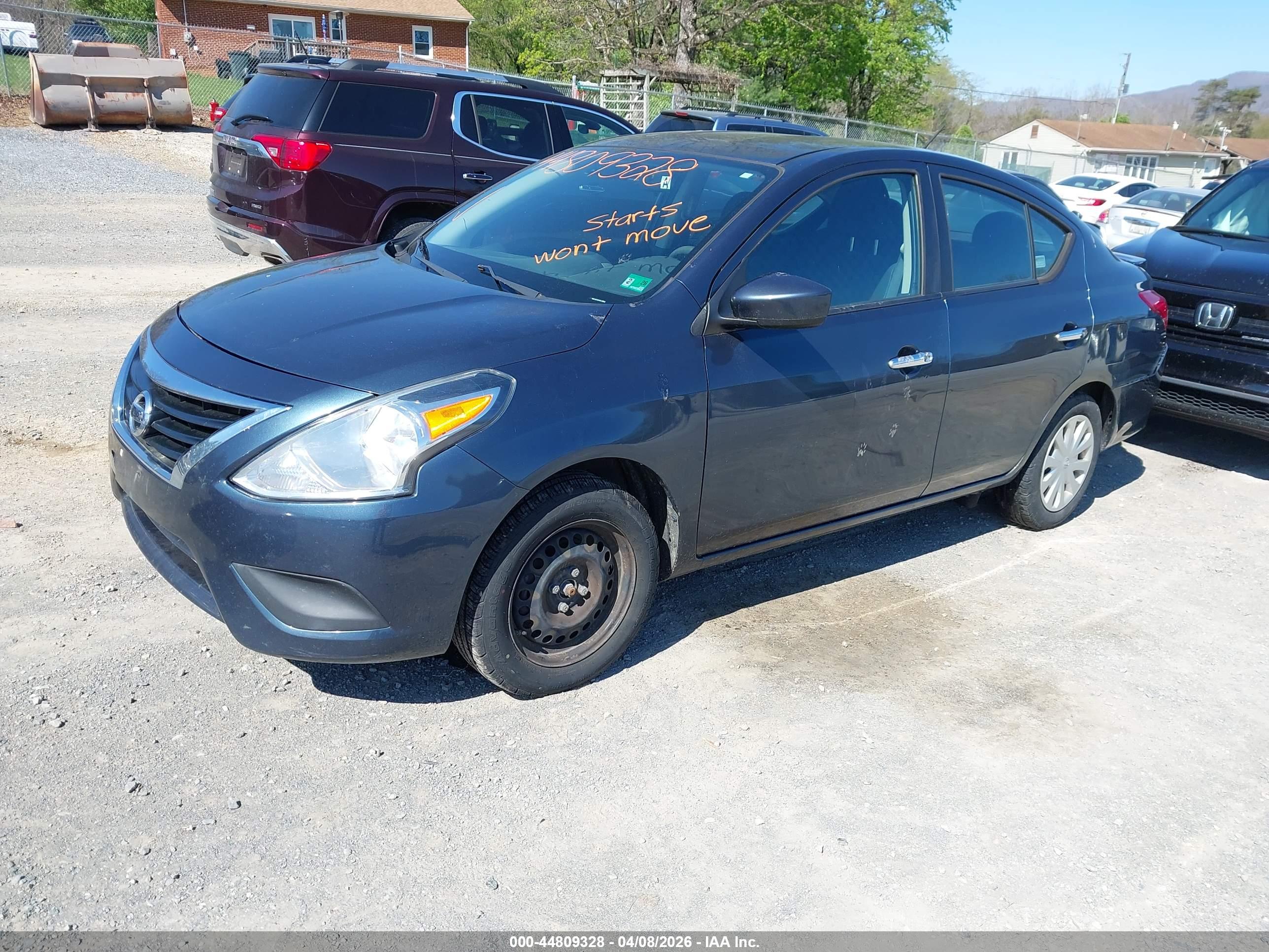 NISSAN VERSA image 2