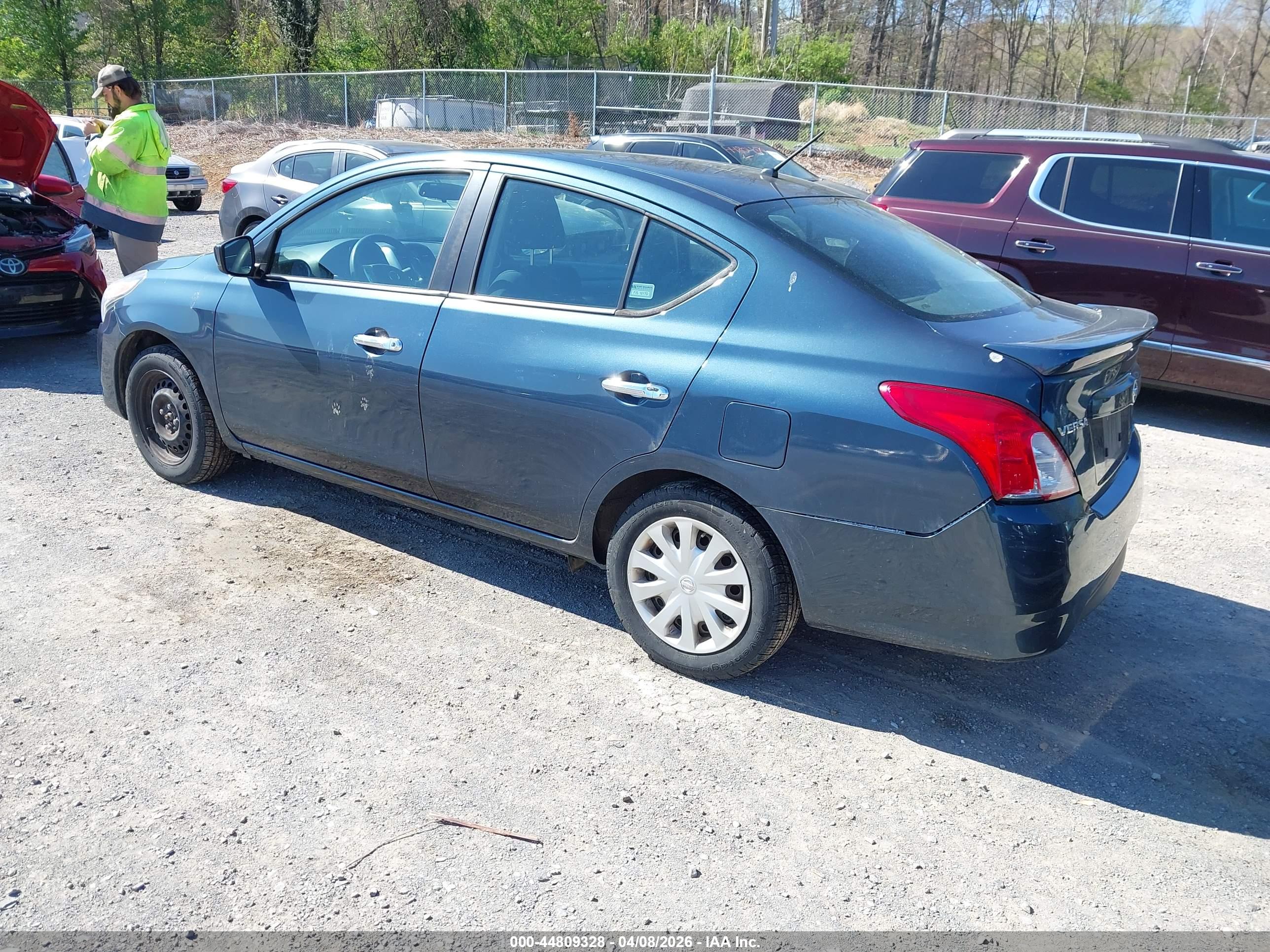 NISSAN VERSA image 3