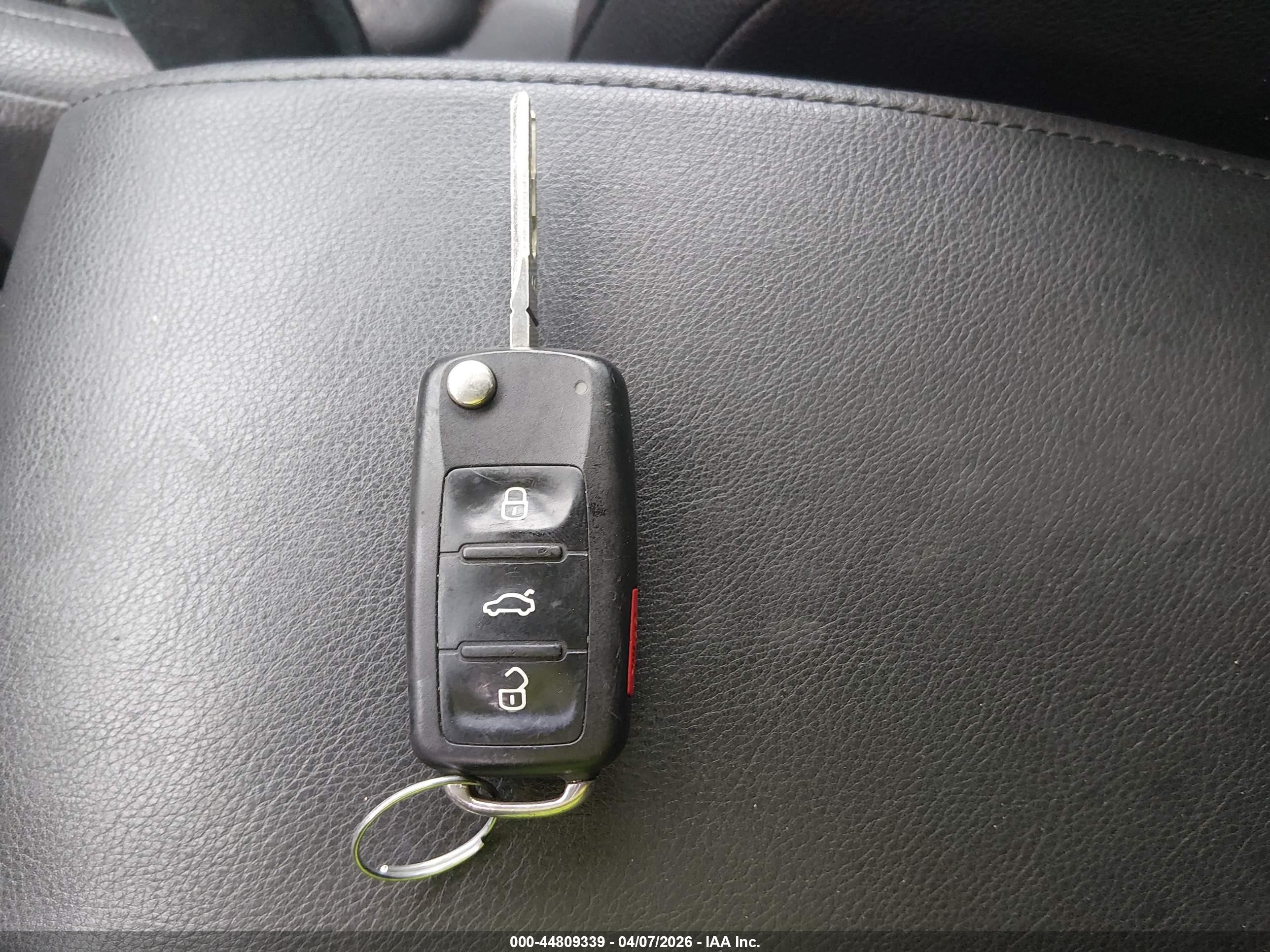 VOLKSWAGEN TIGUAN image 11
