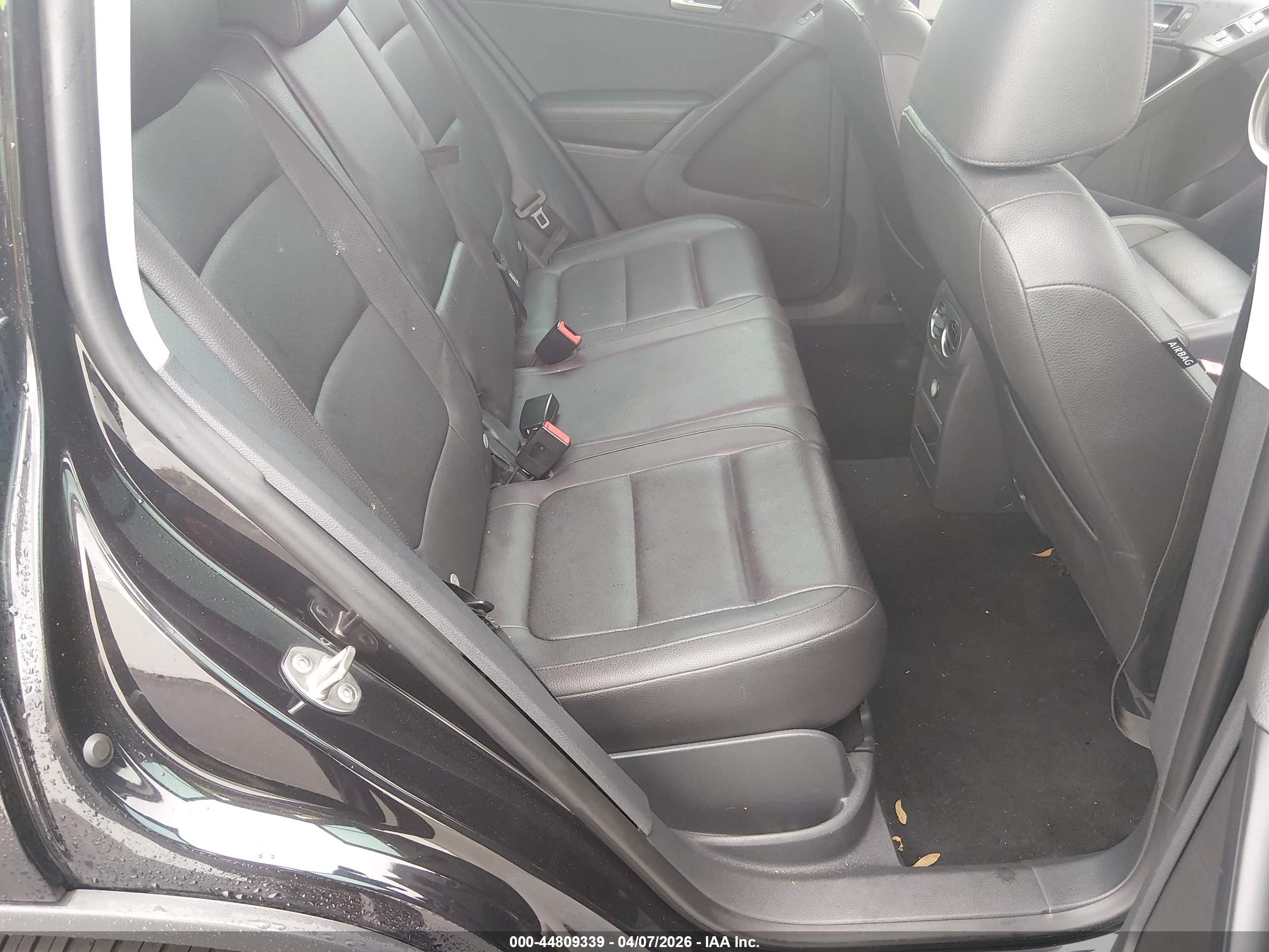 VOLKSWAGEN TIGUAN image 8