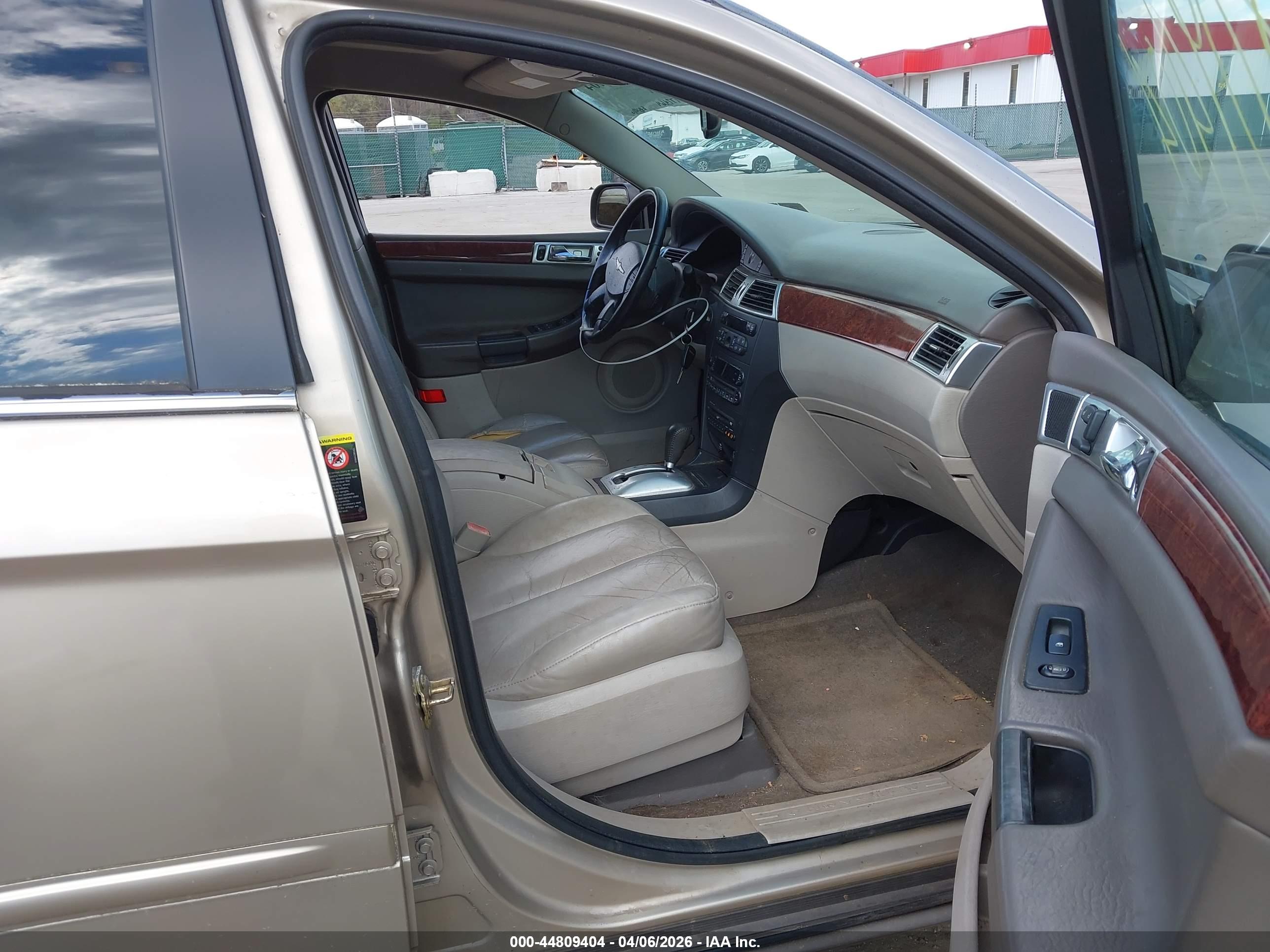 CHRYSLER PACIFICA image 5