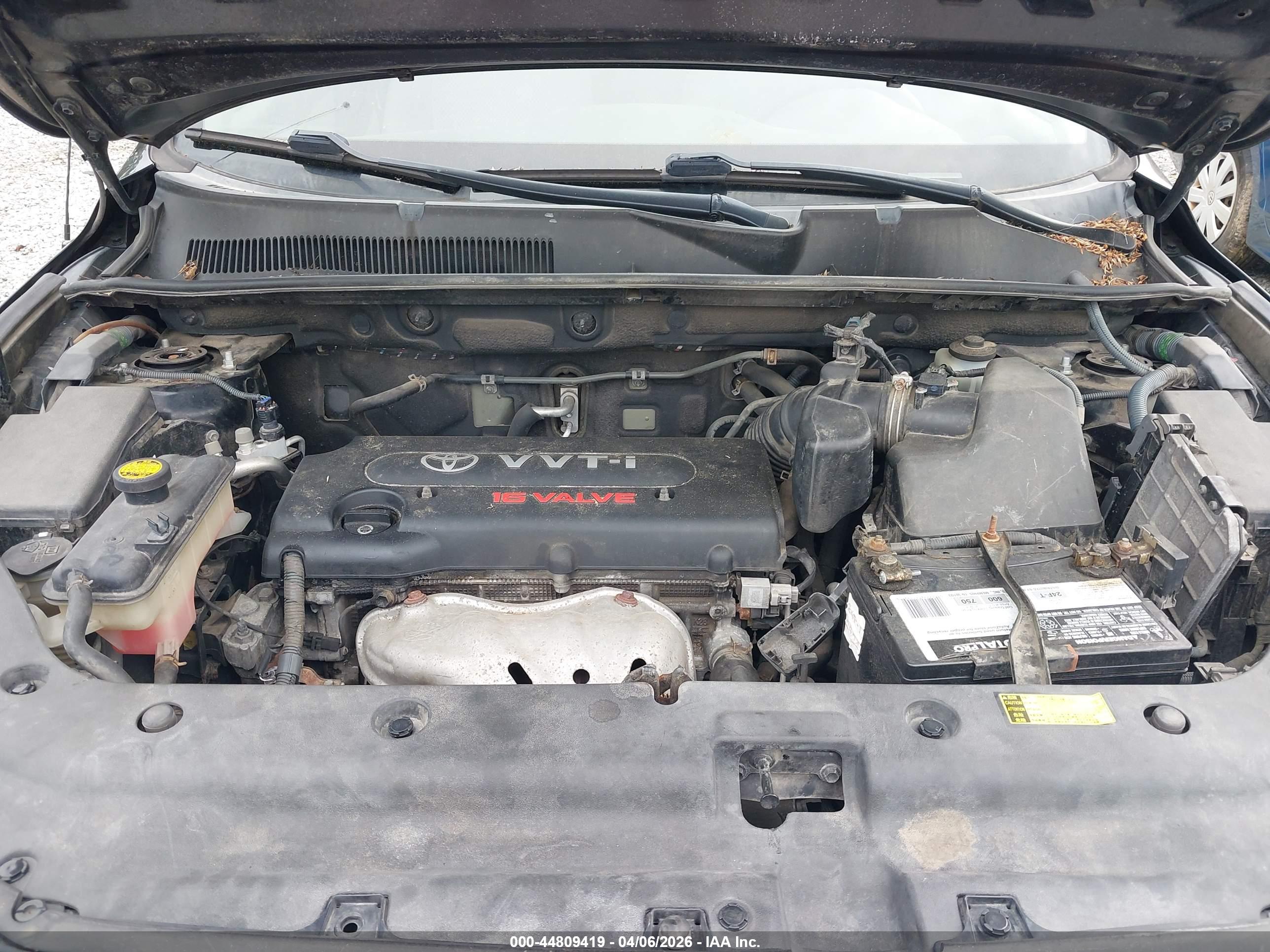 TOYOTA RAV4 image 10