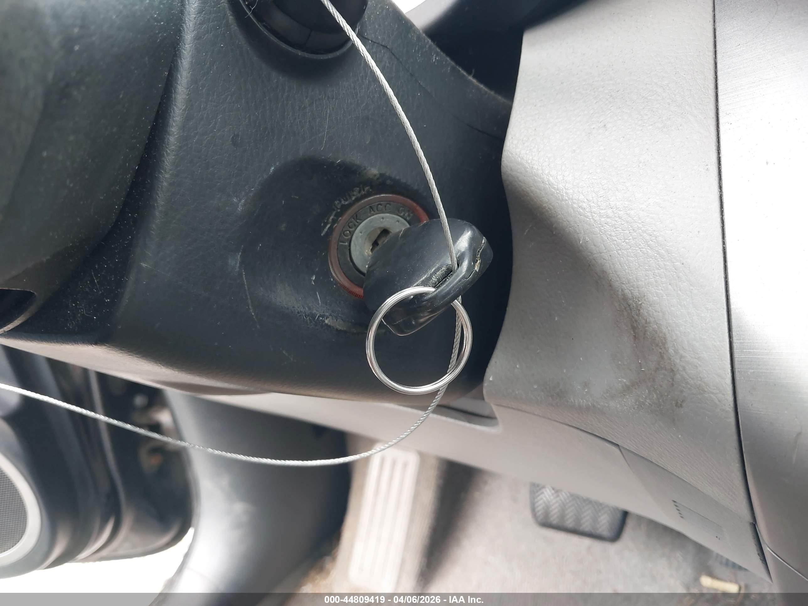 TOYOTA RAV4 image 11