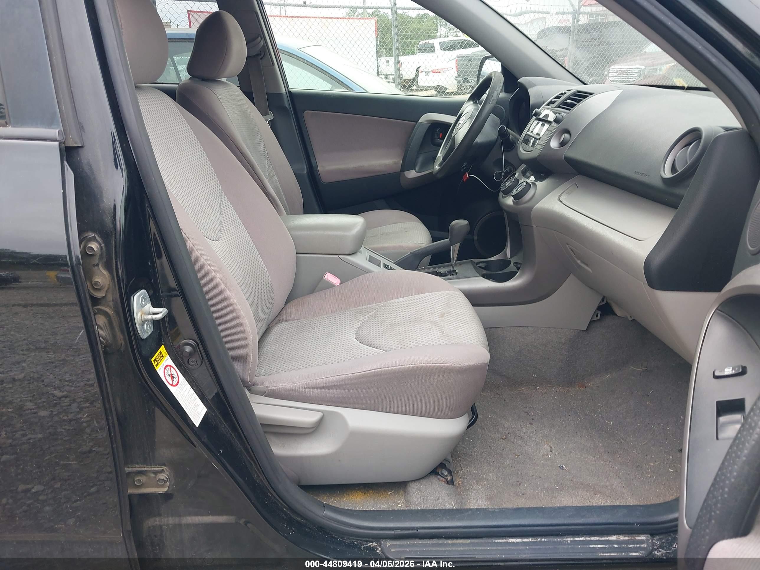 TOYOTA RAV4 image 5