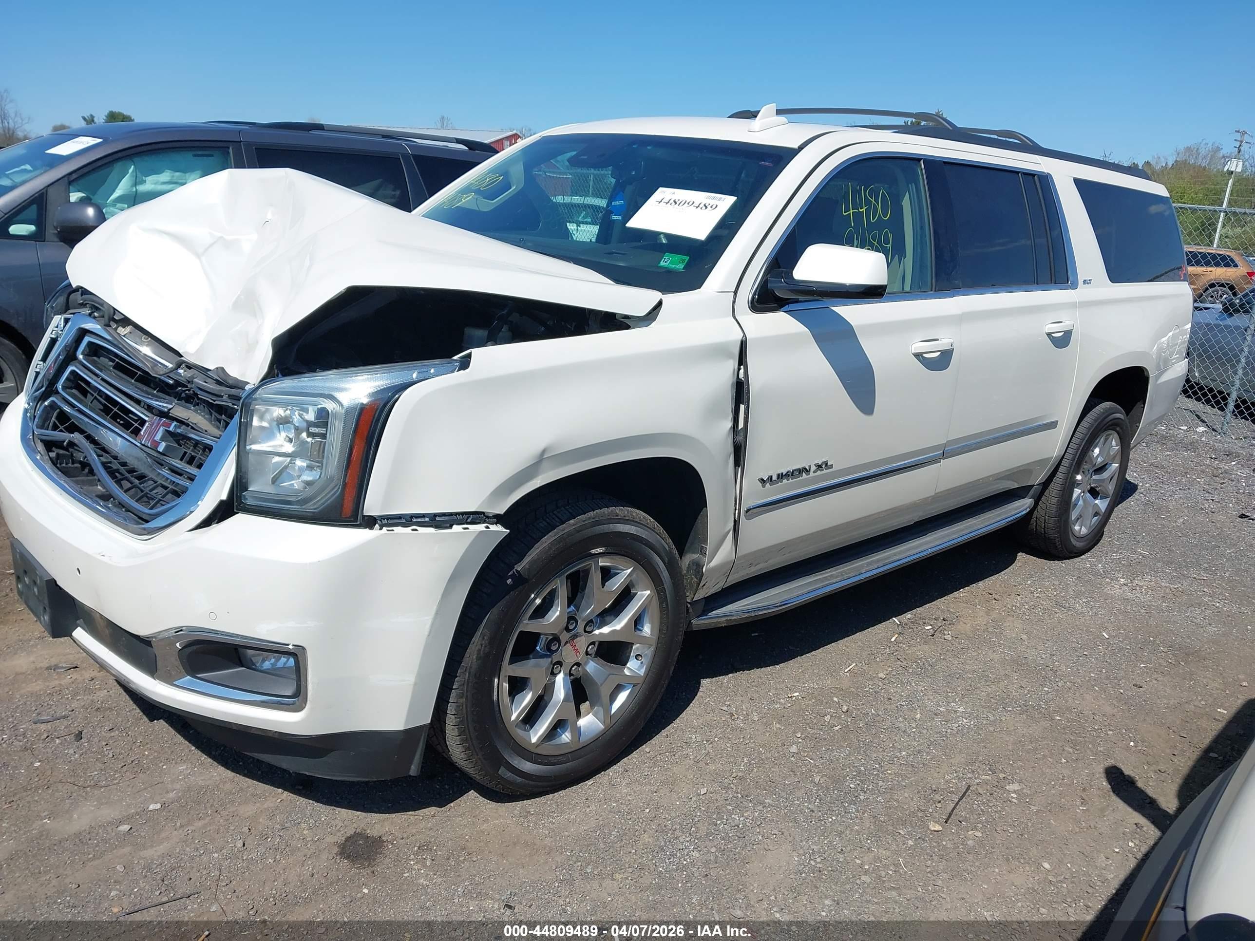 GMC YUKON image 2