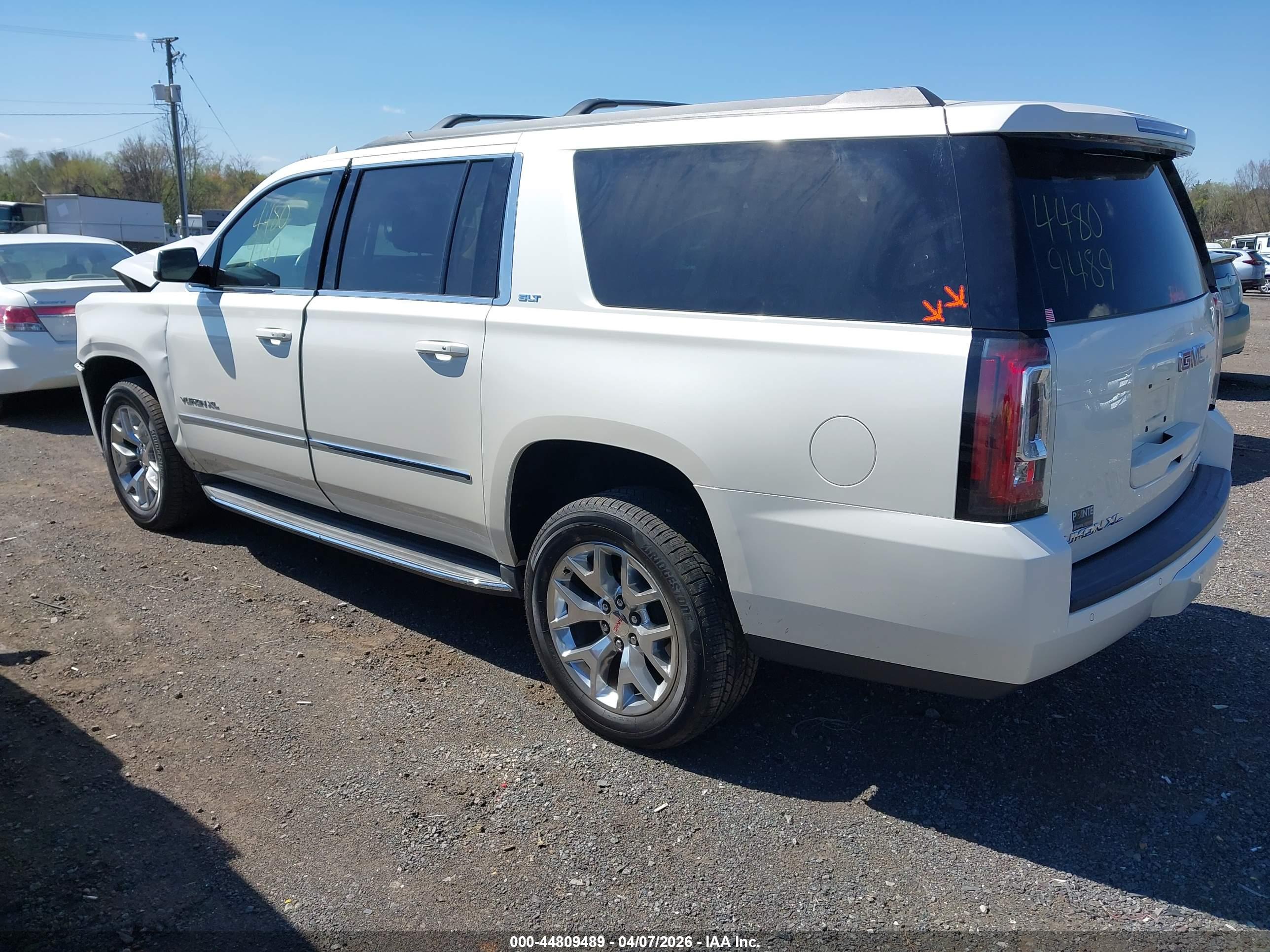 GMC YUKON image 3