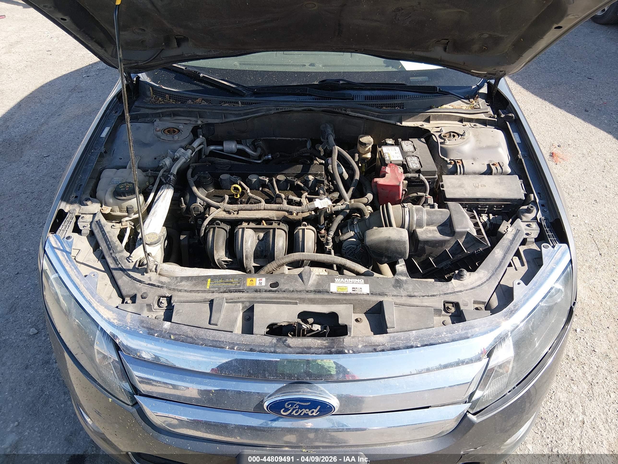 FORD FUSION image 10
