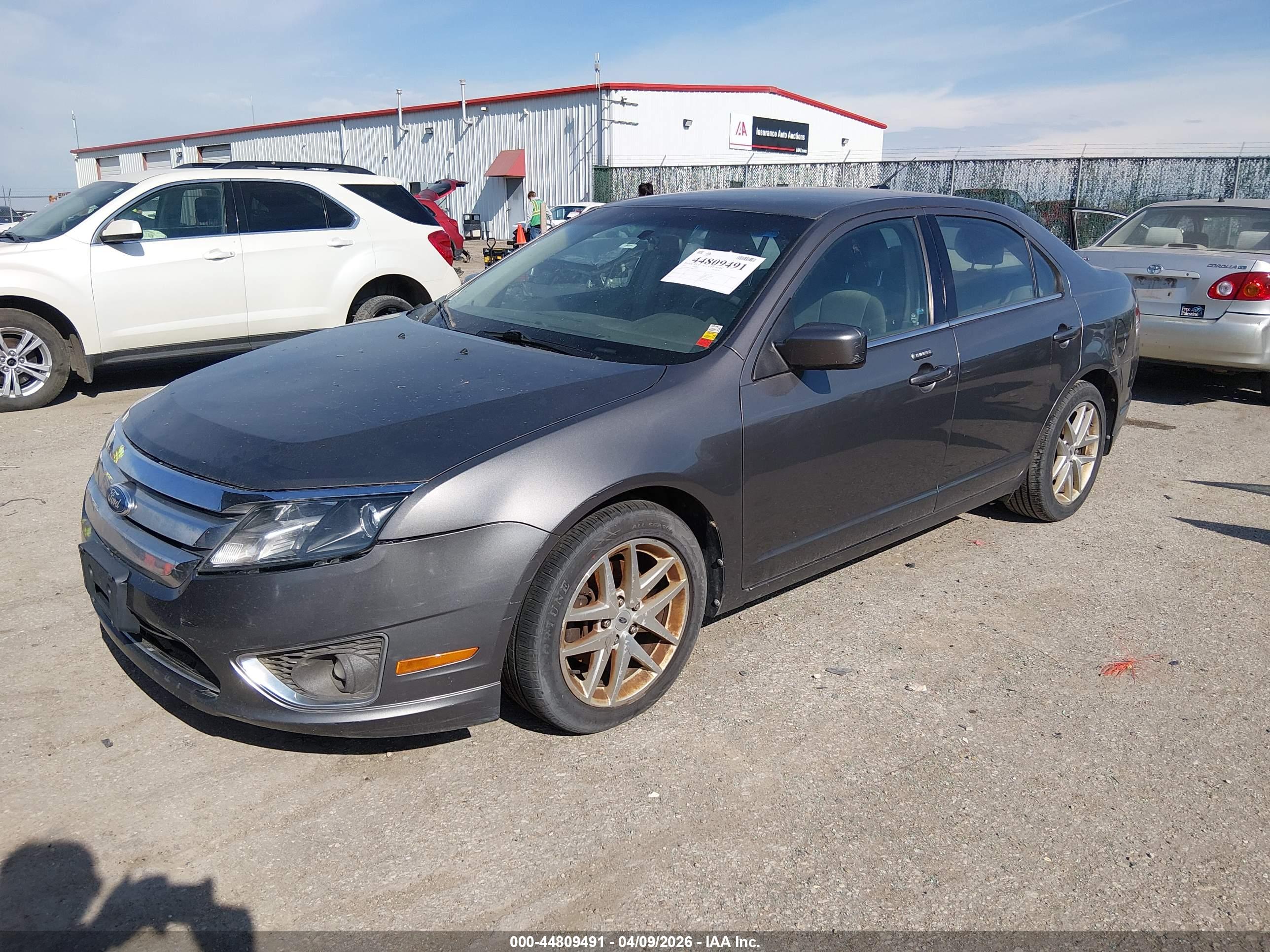 FORD FUSION image 2