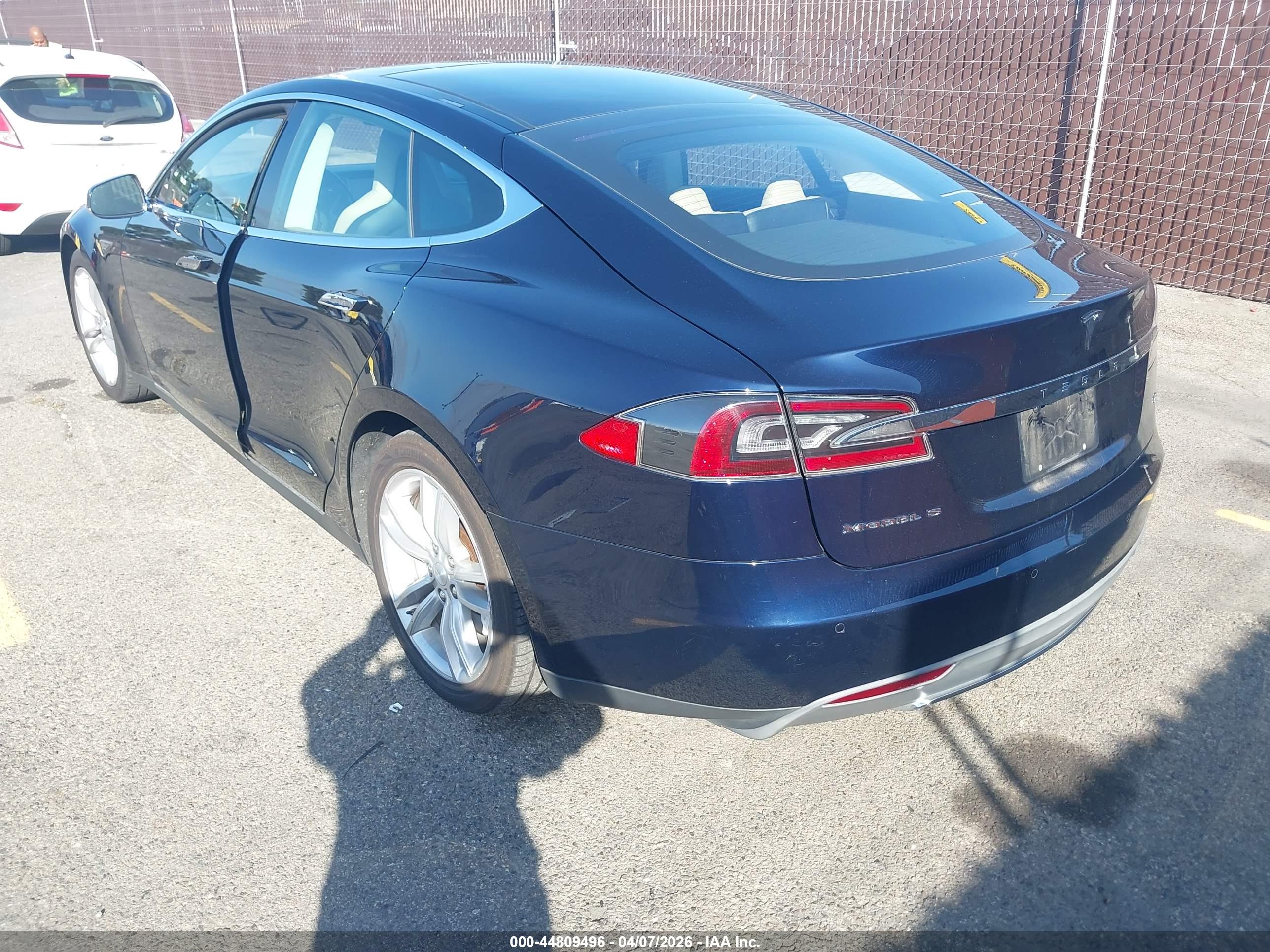 TESLA MODEL image 3