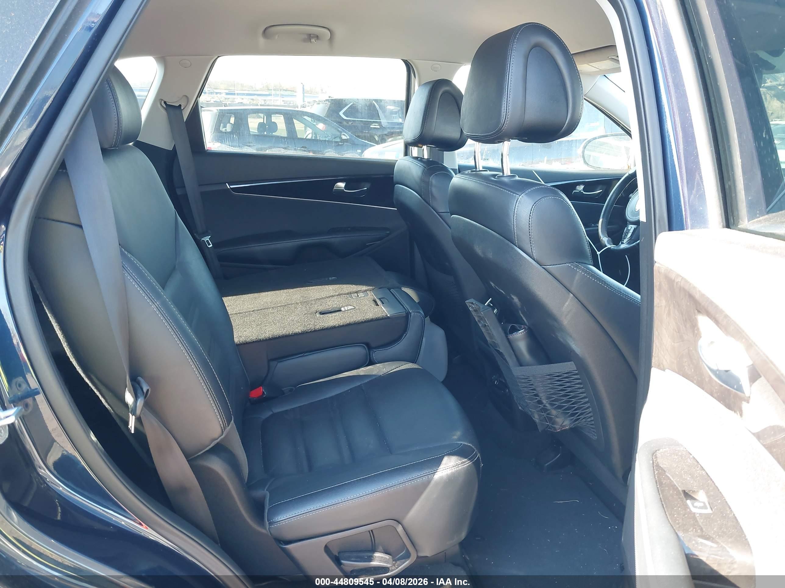 KIA SORENTO image 8