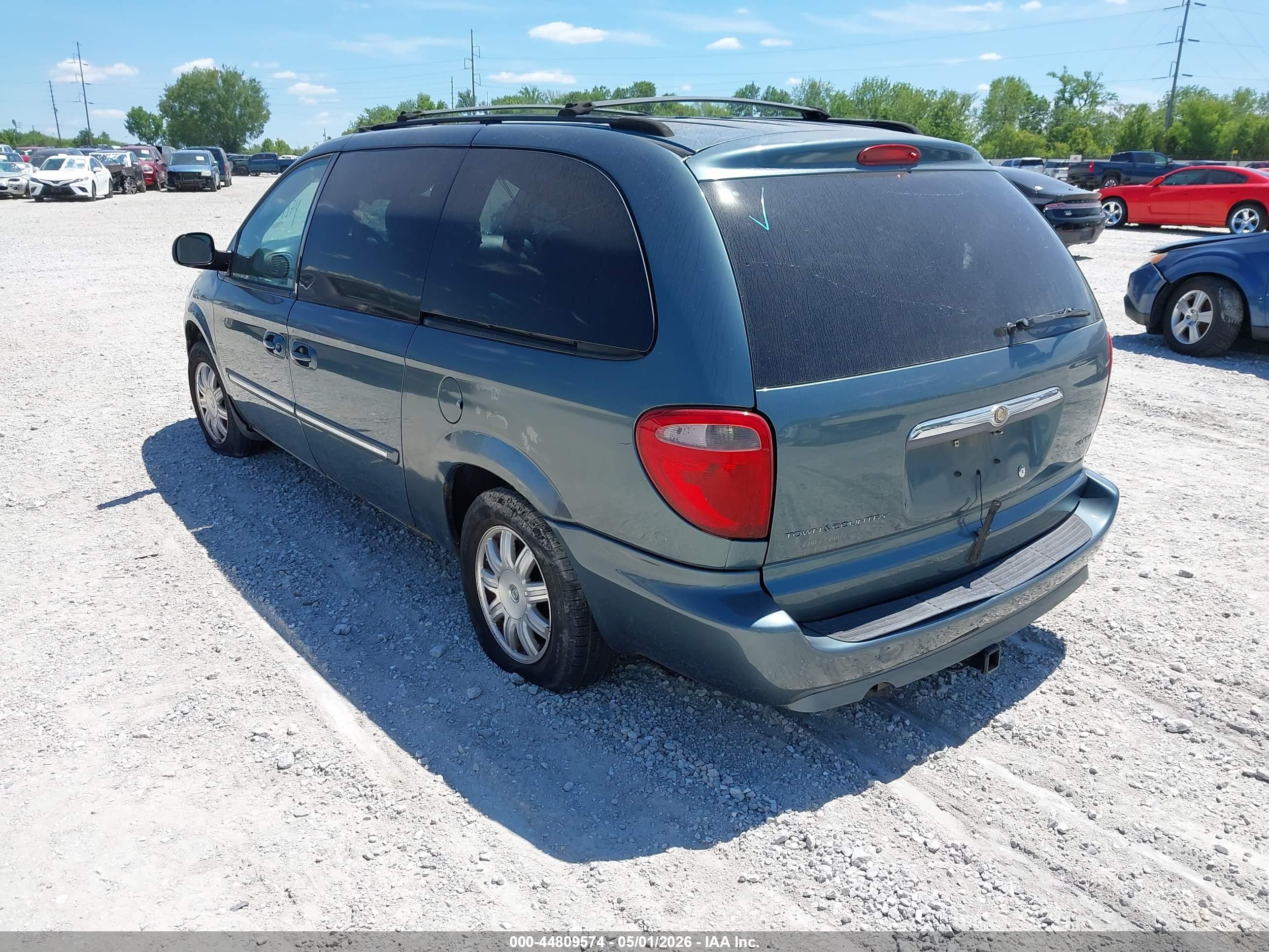 CHRYSLER TOWN image 3