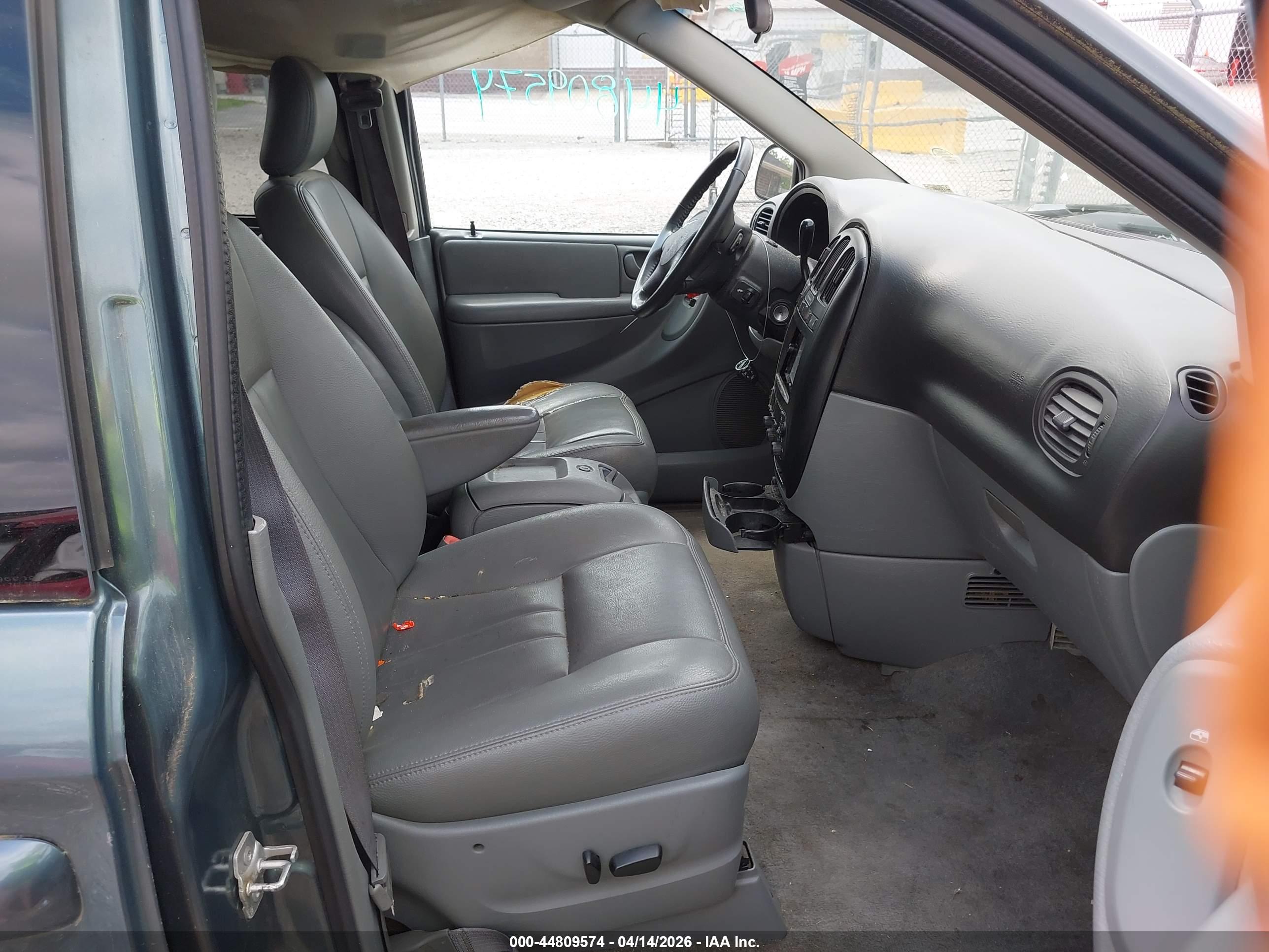 CHRYSLER TOWN image 5