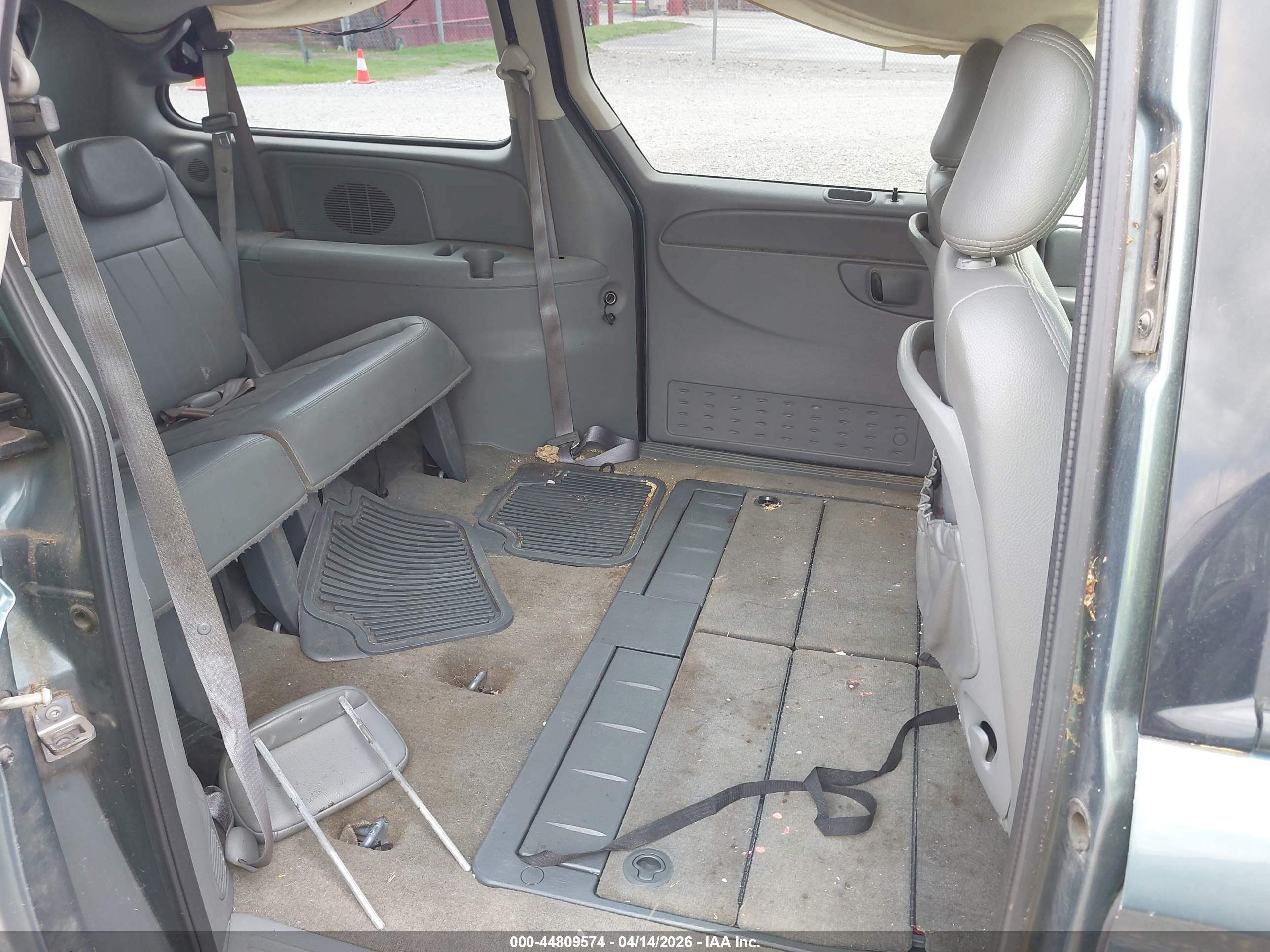 CHRYSLER TOWN image 8