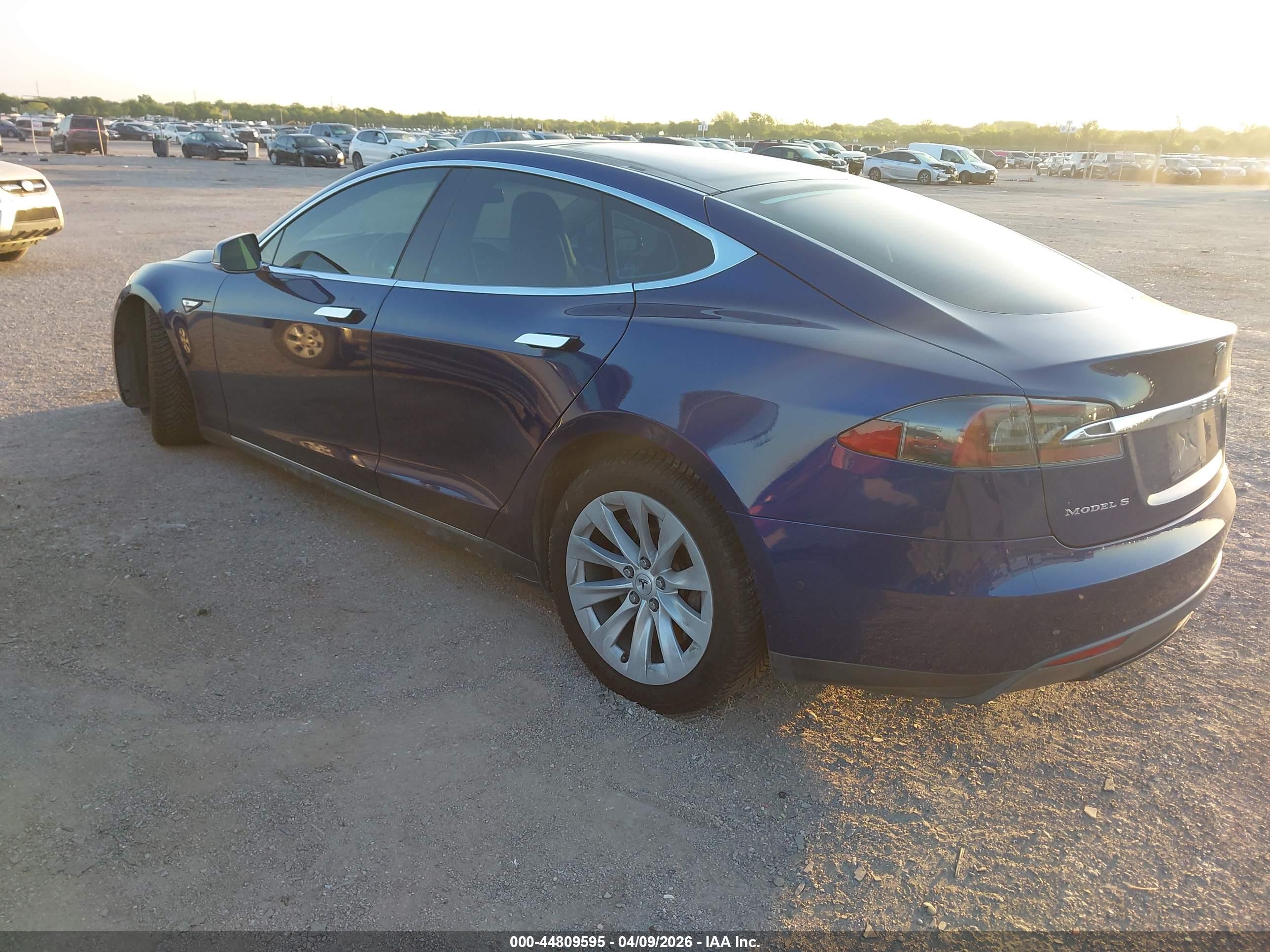 TESLA MODEL image 3