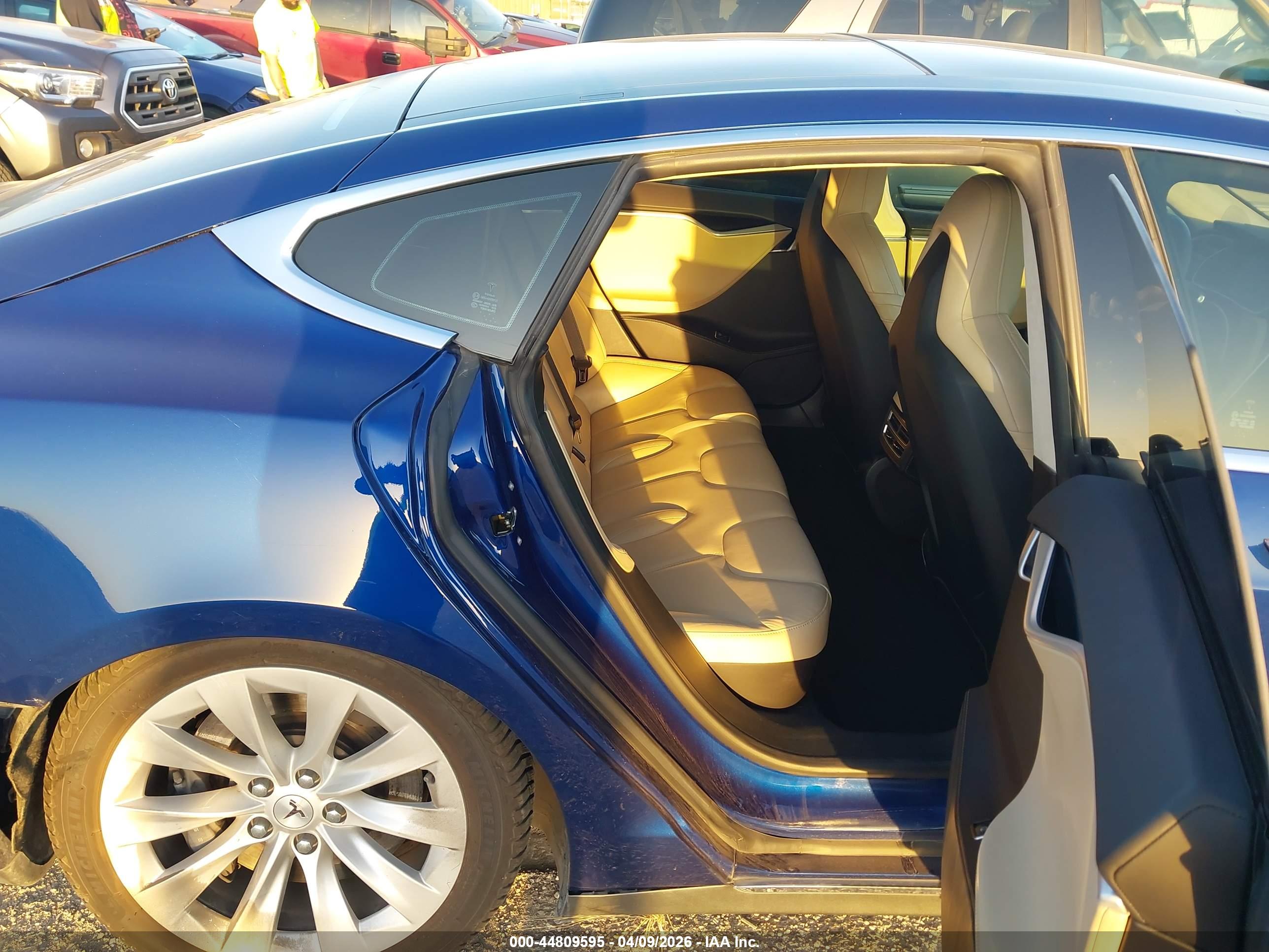 TESLA MODEL image 8