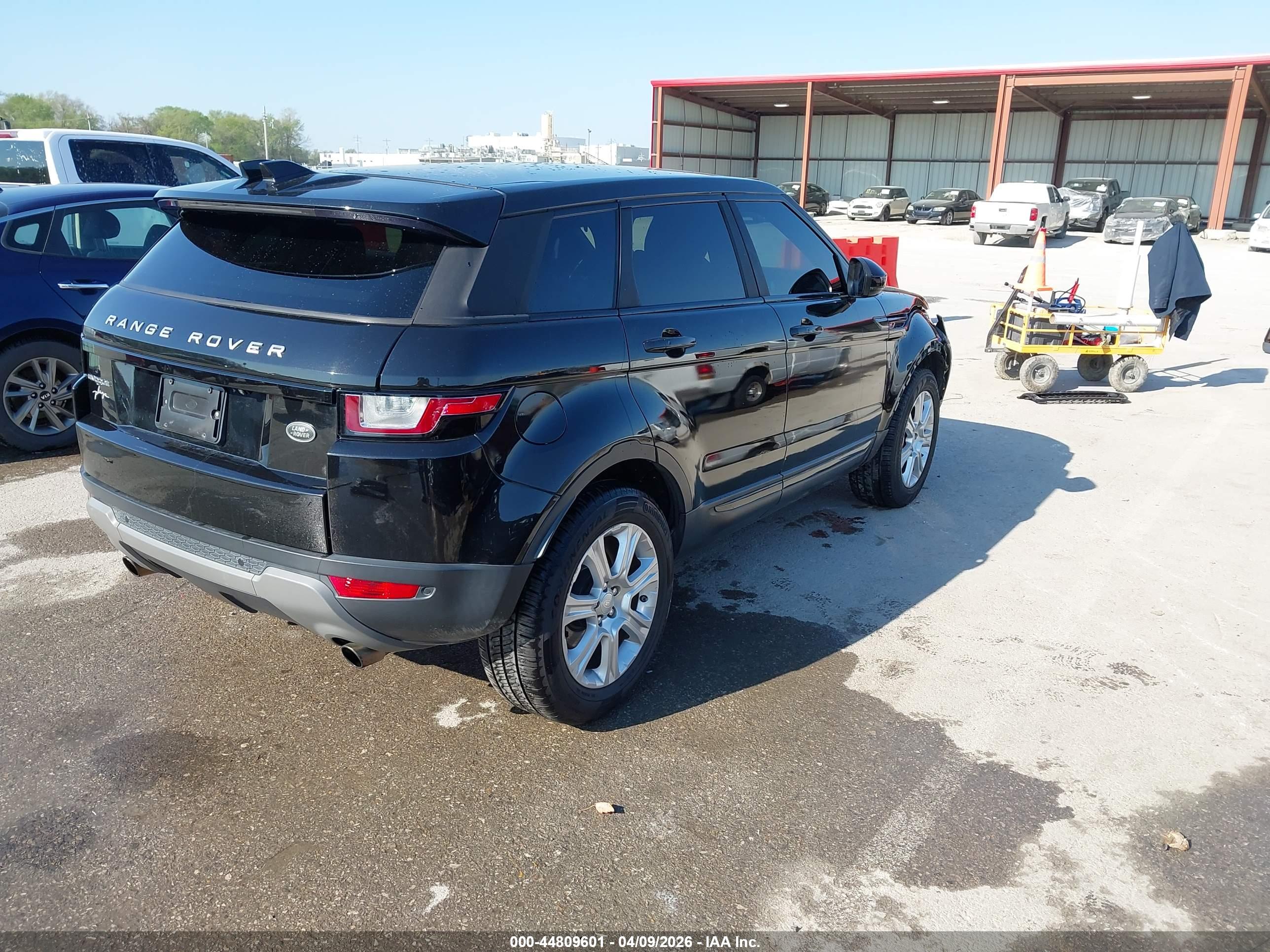 LAND ROVER image 4