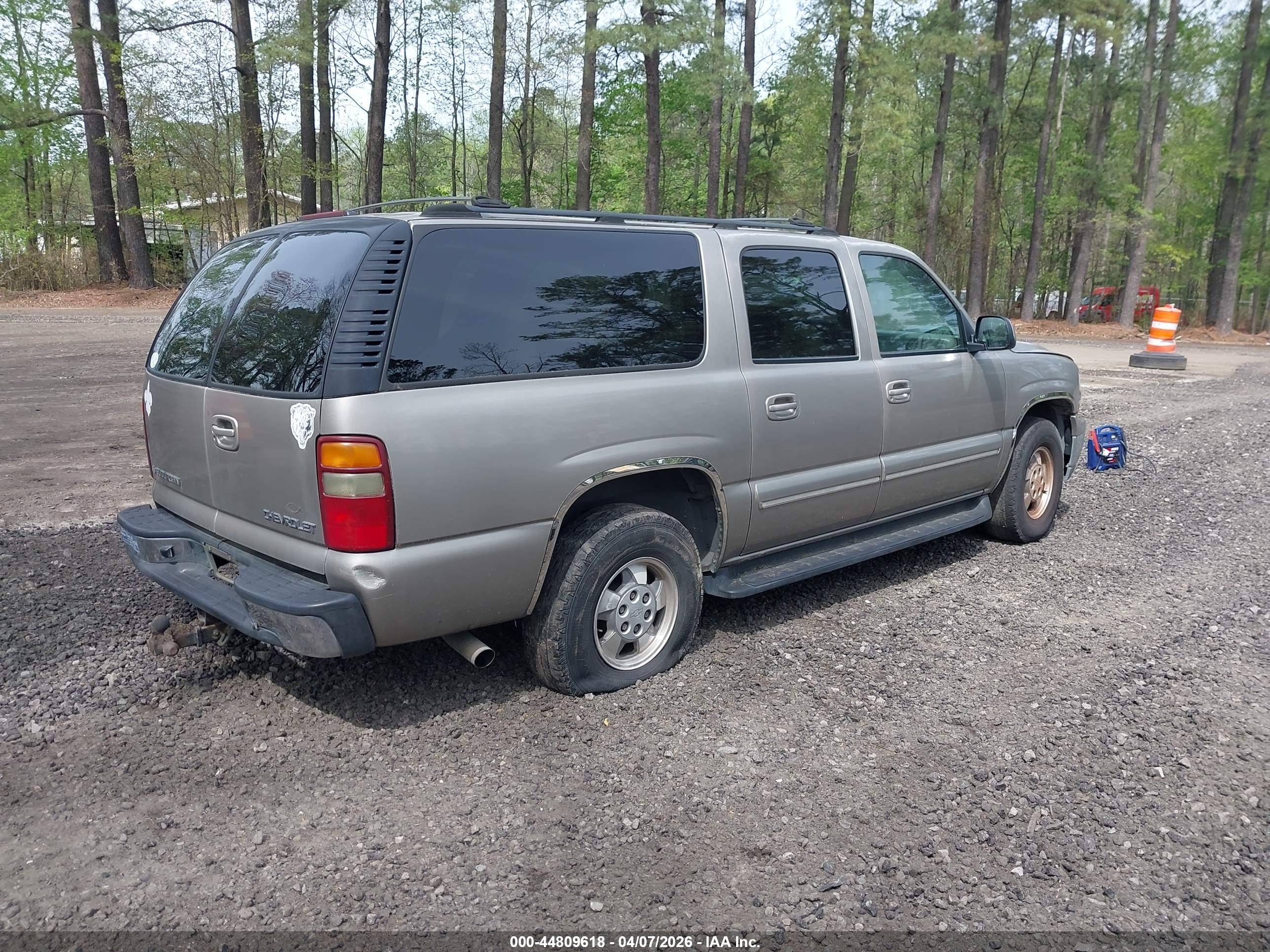 CHEVROLET SUBURBAN image 4