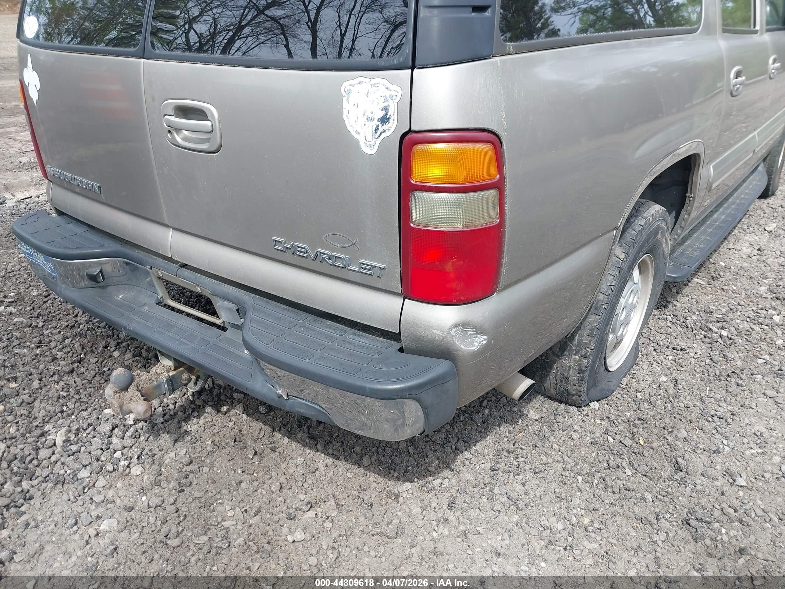 CHEVROLET SUBURBAN image 6