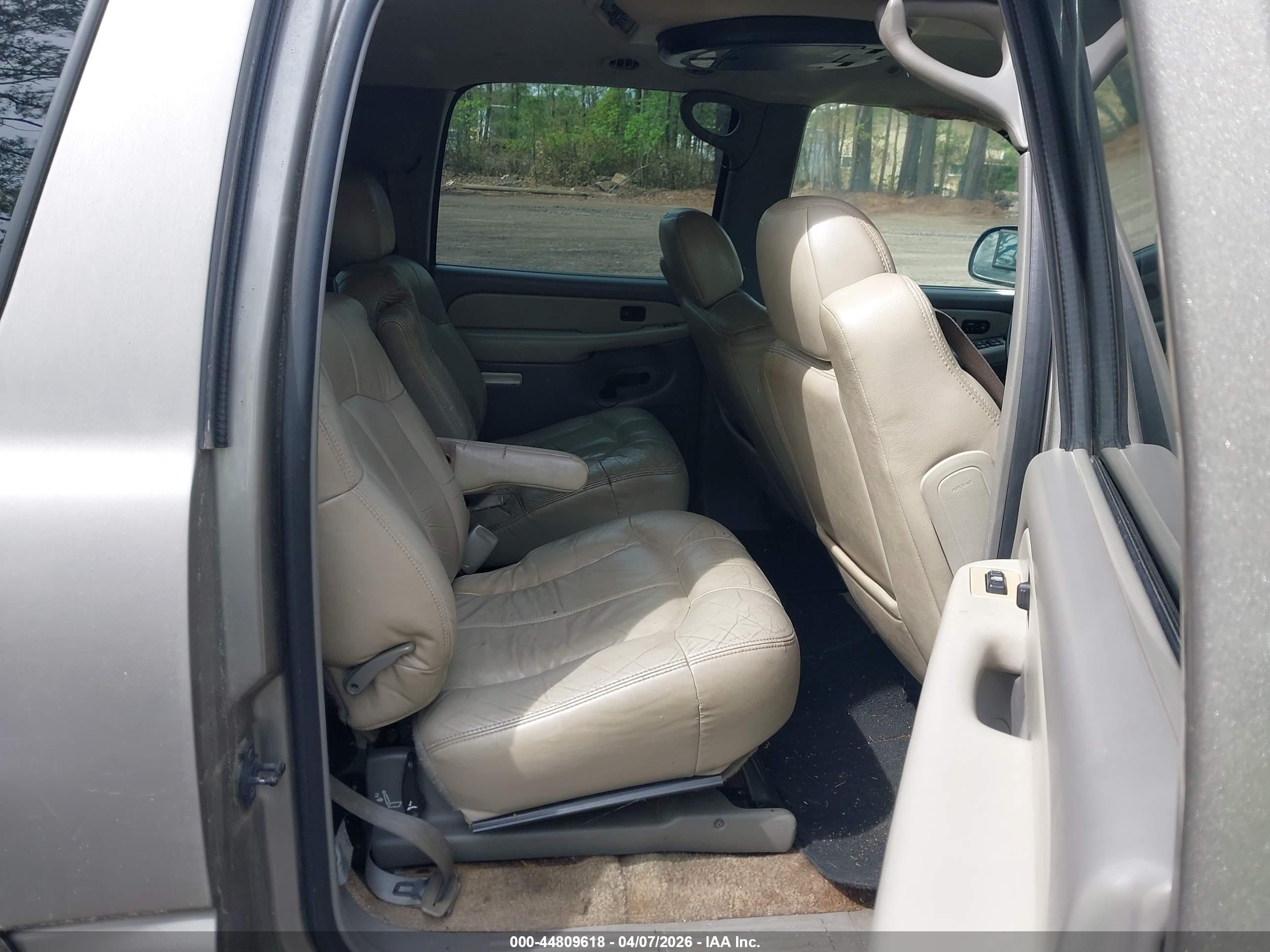 CHEVROLET SUBURBAN image 8