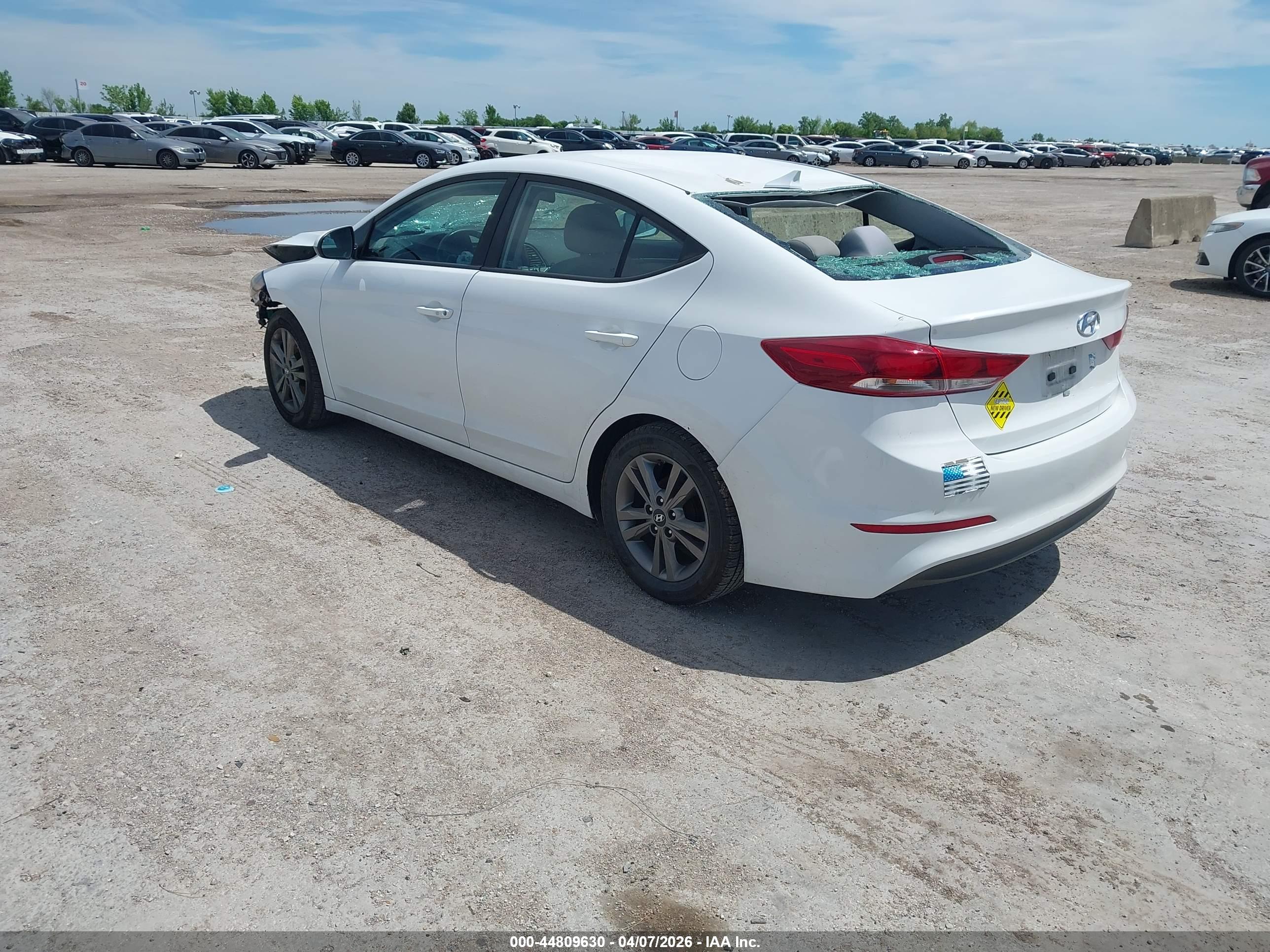 HYUNDAI ELANTRA image 3